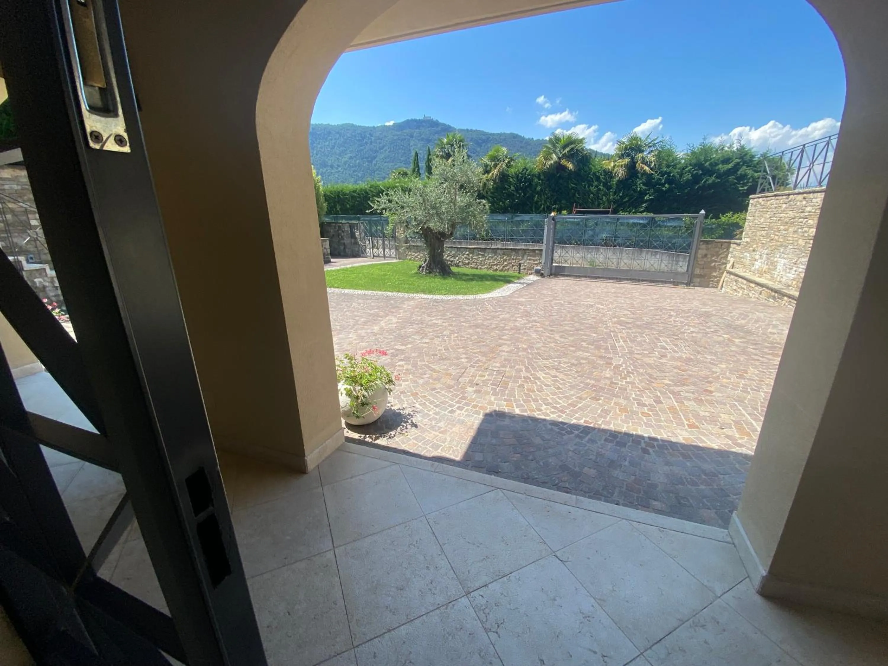 Vela di Soleville camere con e senza vista lago con ristorante & pizzeria