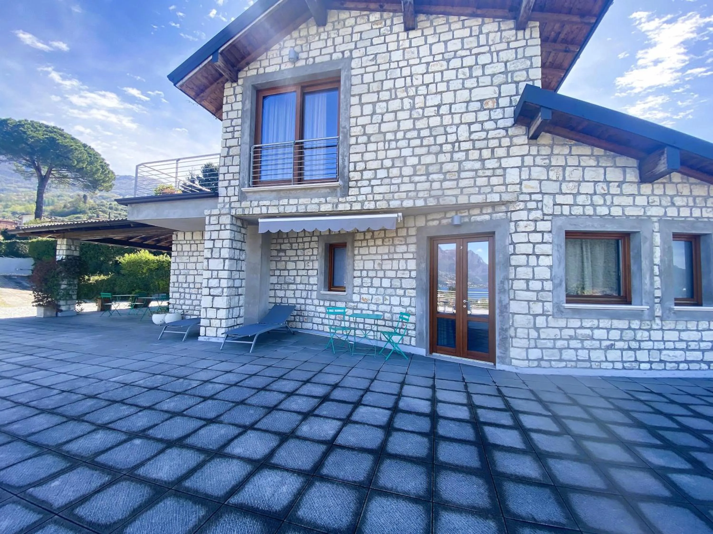 Vela di Soleville camere con e senza vista lago con ristorante & pizzeria