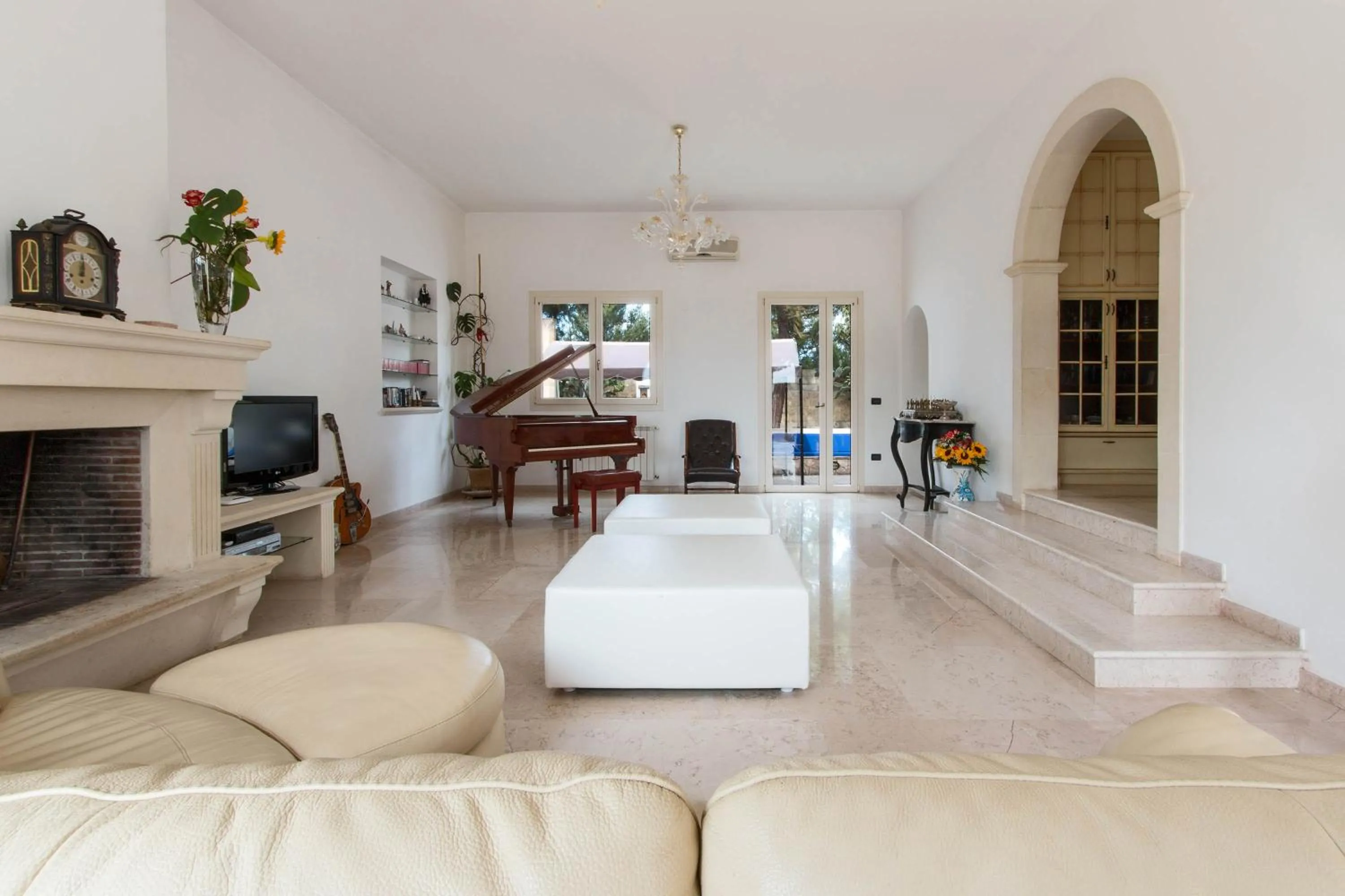 Living room in Villa Maria Clara by Perle di Puglia