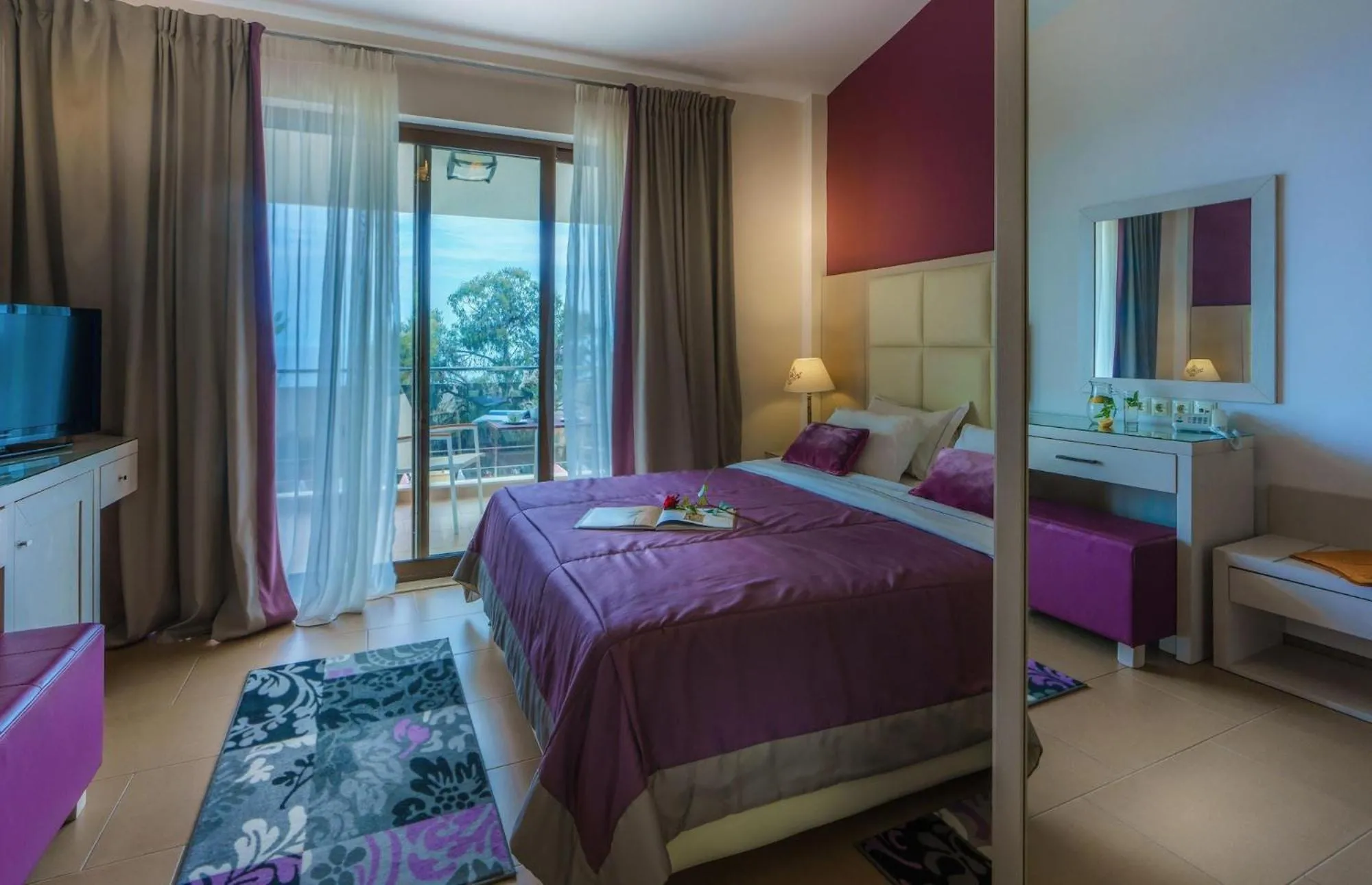Rahoni Cronwell Hotel by Diomedes Group