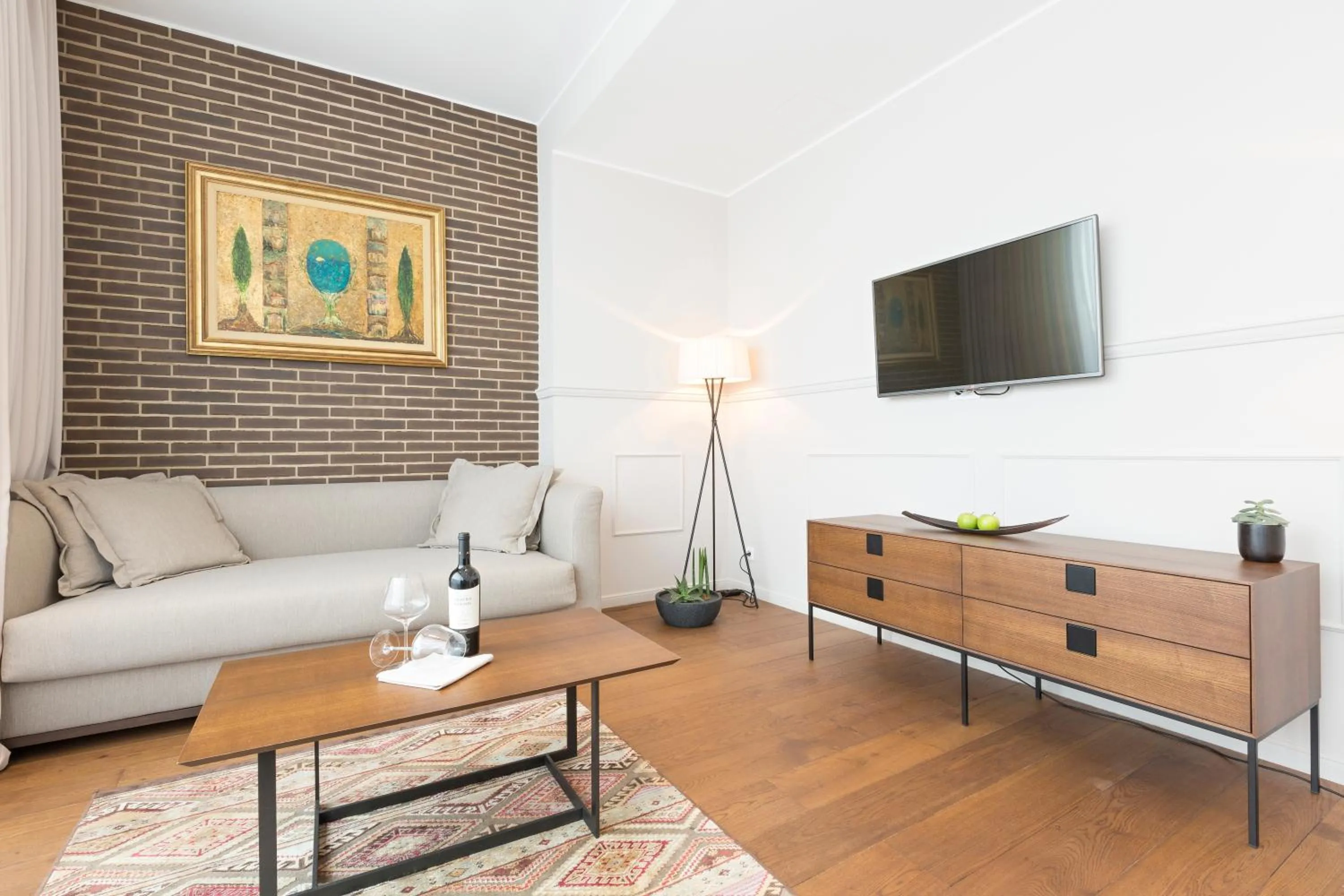 TV and multimedia in Envoy Hotel