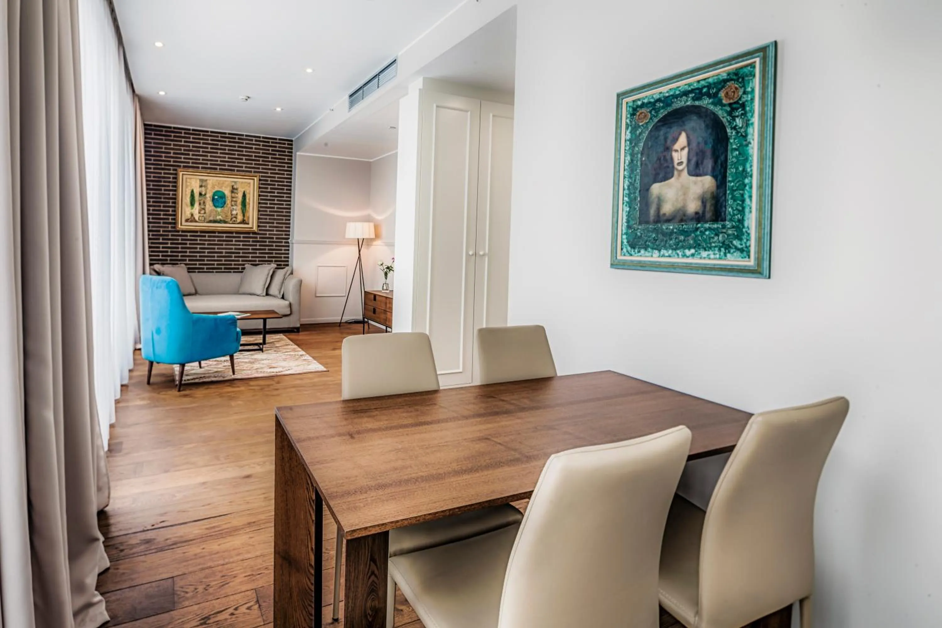 Living room in Envoy Hotel