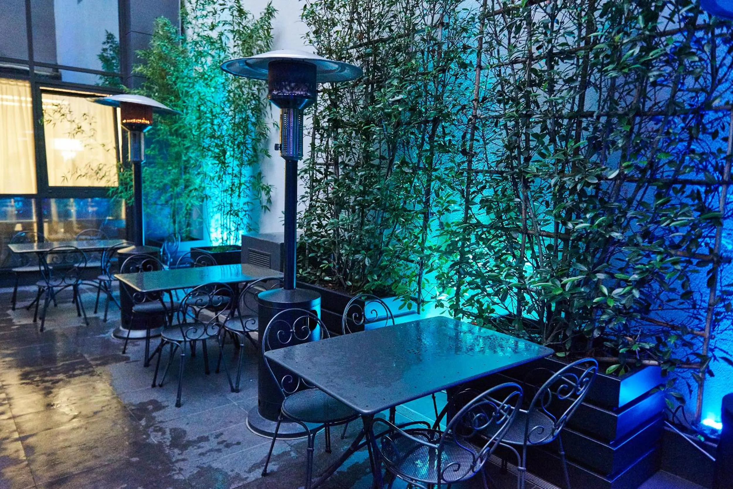 Balcony/Terrace in Envoy Hotel