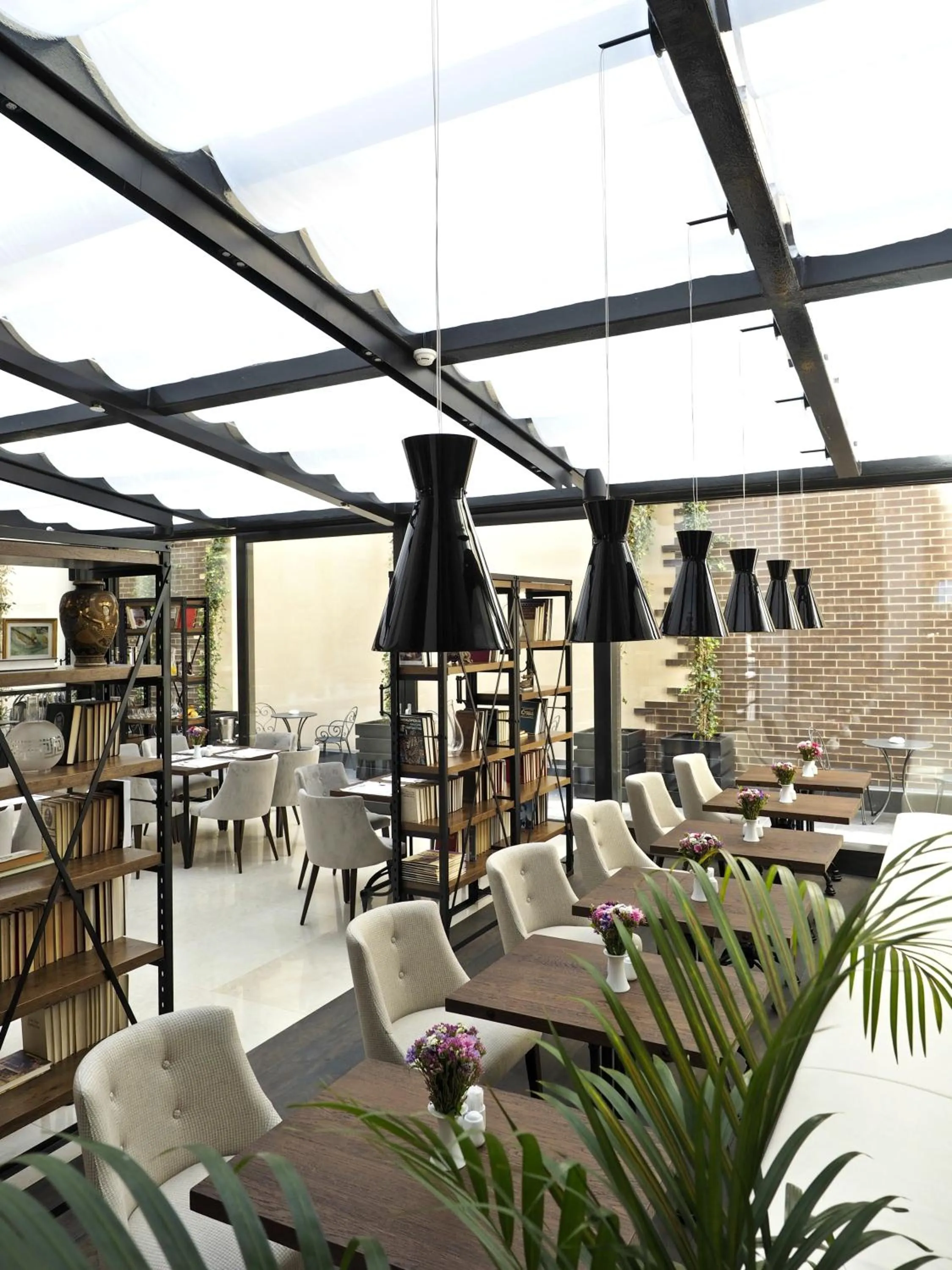 Restaurant/places to eat in Envoy Hotel