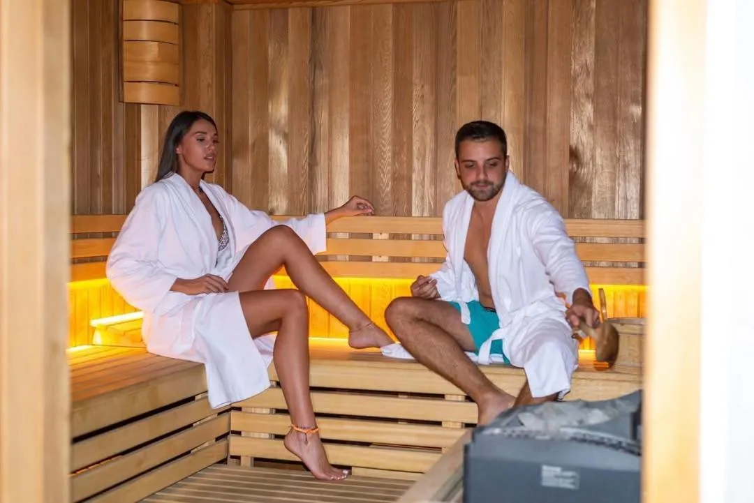 Sauna in Envoy Hotel
