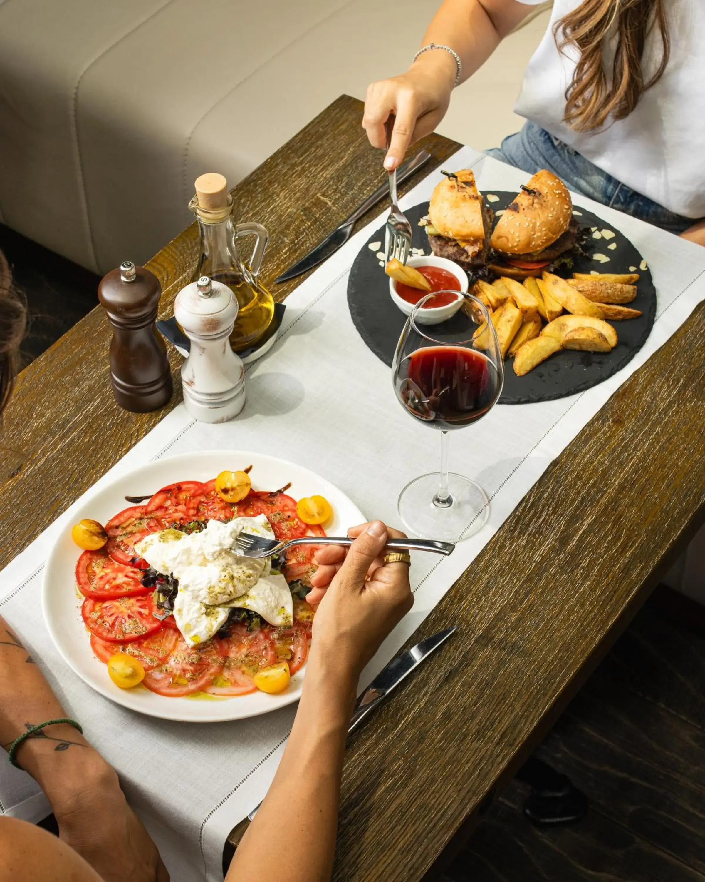 Restaurant/places to eat in Envoy Hotel Restaurant/places to eat in Envoy Hotel