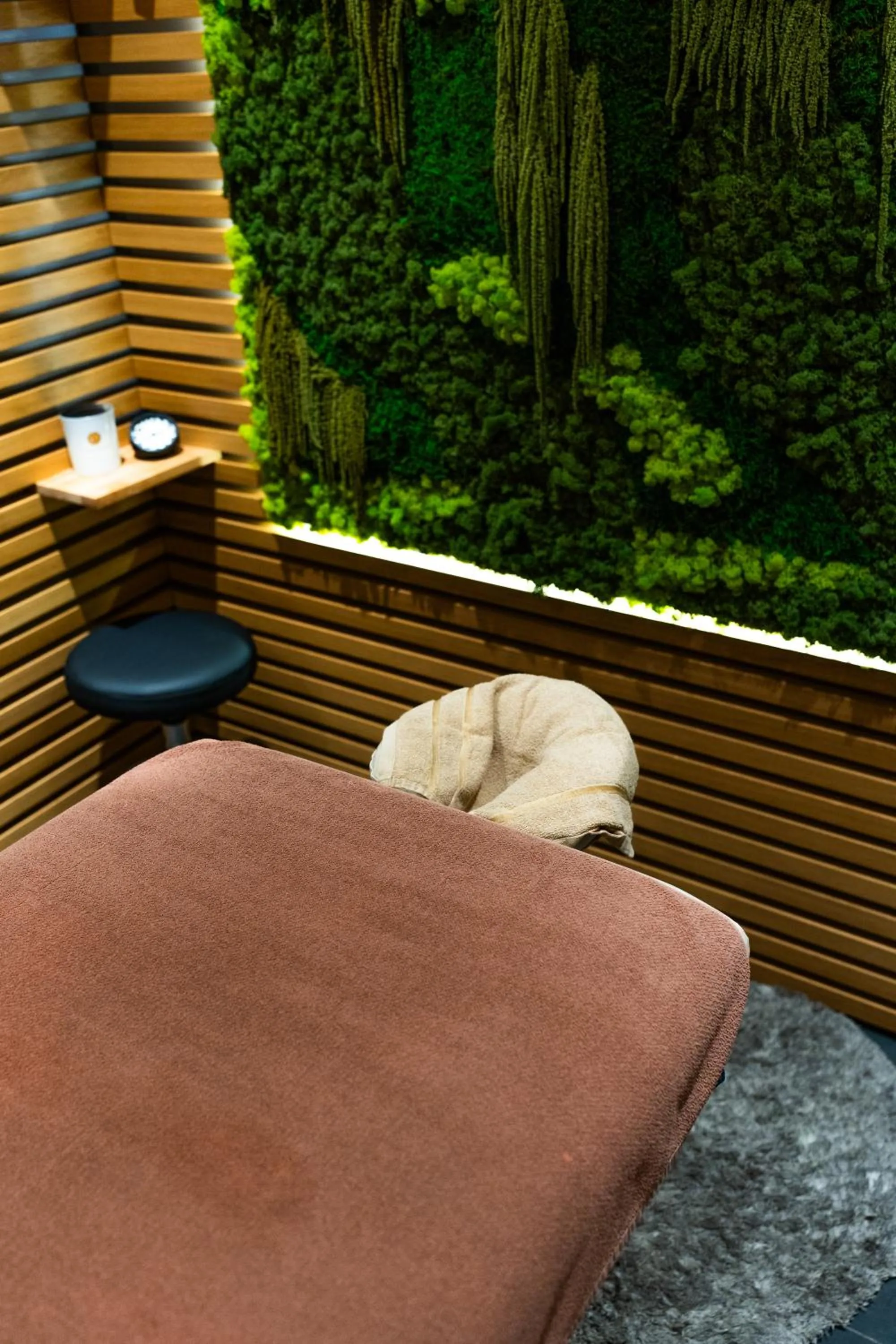 Massage in Envoy Hotel