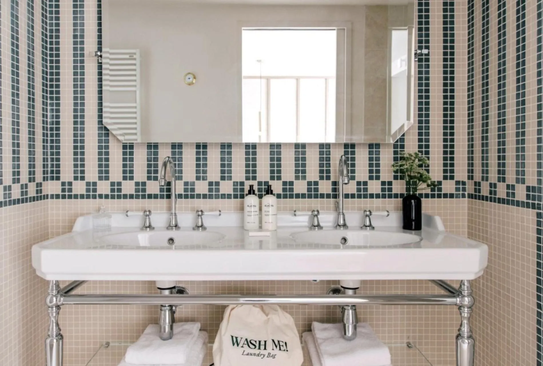Bathroom in Les Bassans - Fontenille Collection