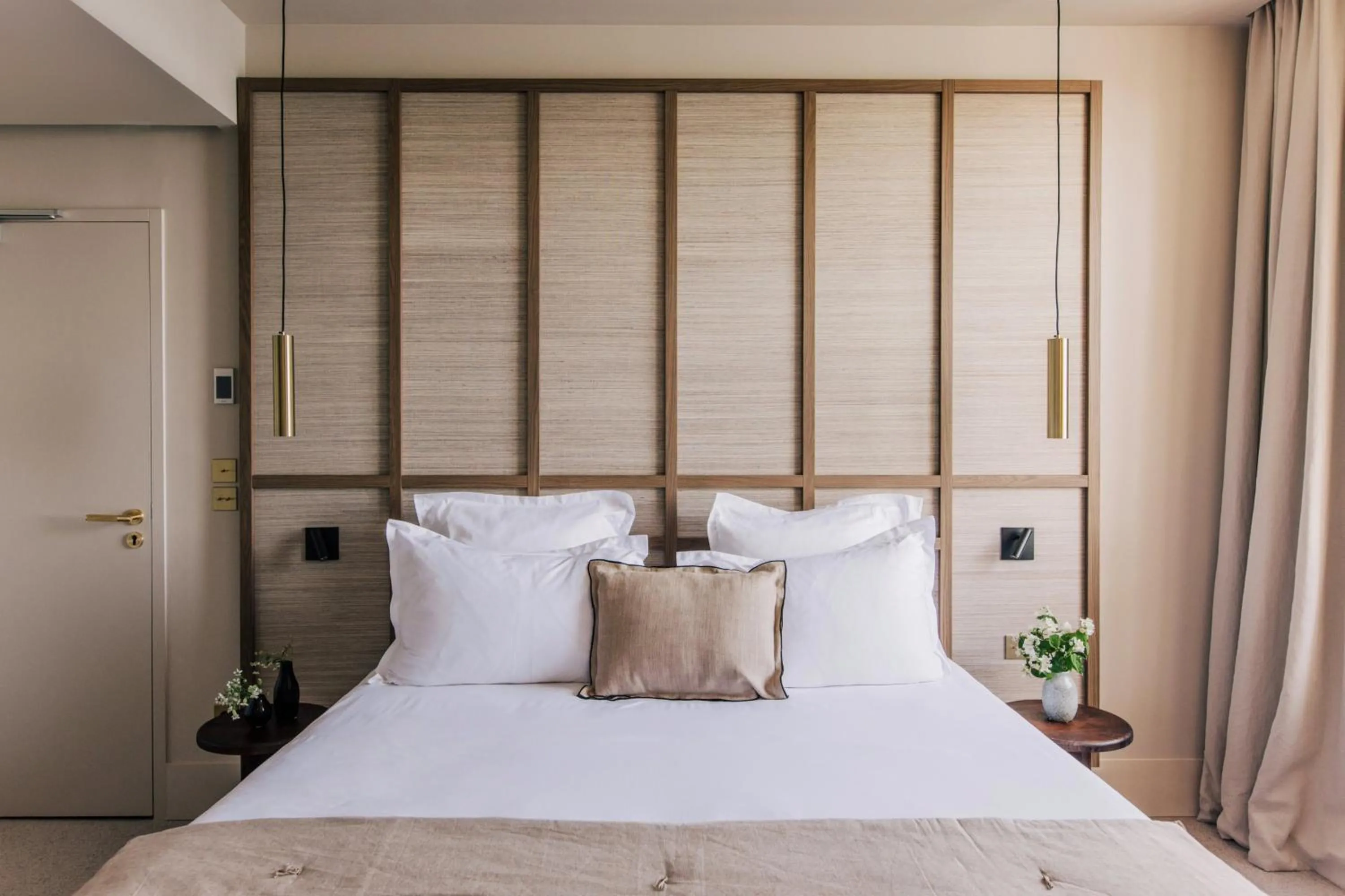 Bedroom, Bed in Les Bassans - Fontenille Collection