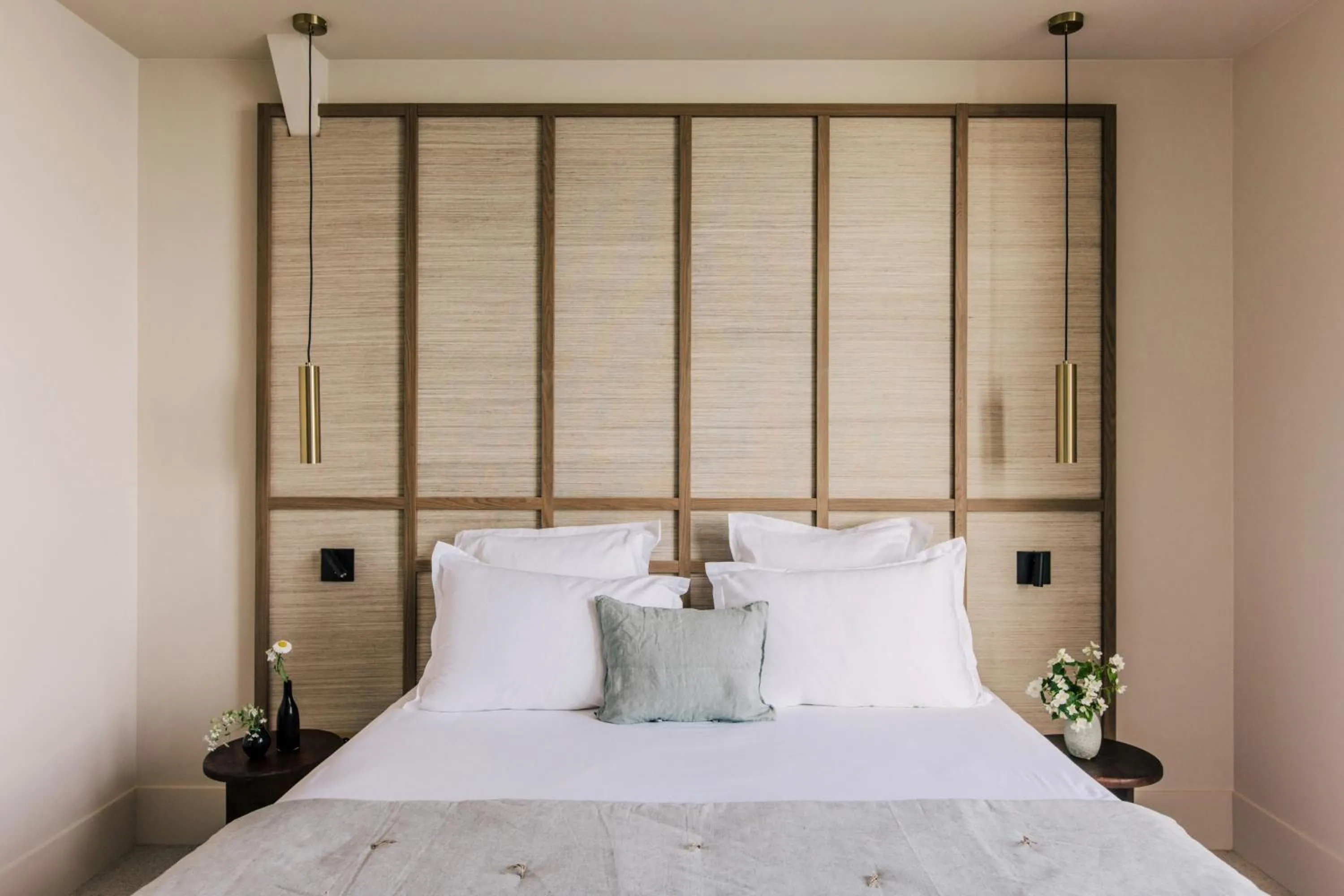 Bedroom, Bed in Les Bassans - Fontenille Collection