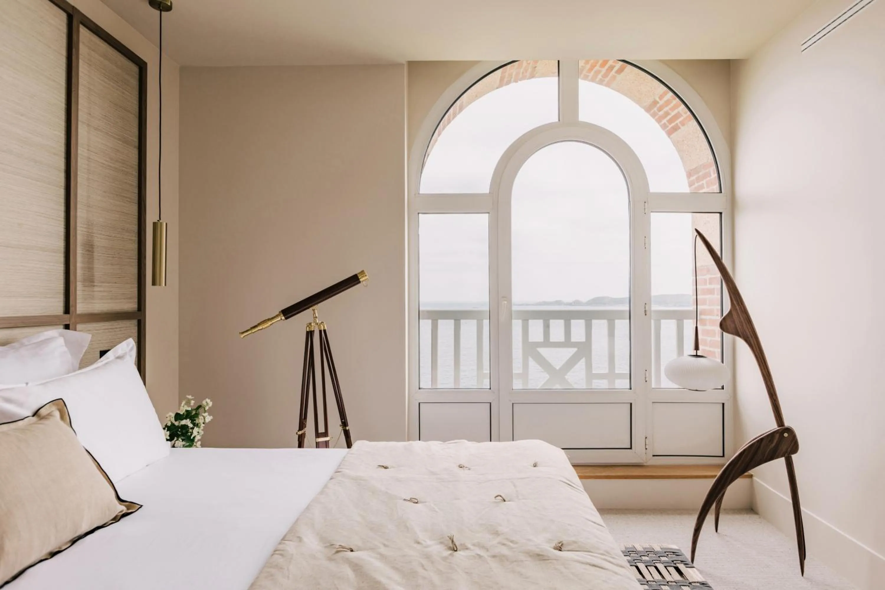 Bedroom, Bed in Les Bassans - Fontenille Collection