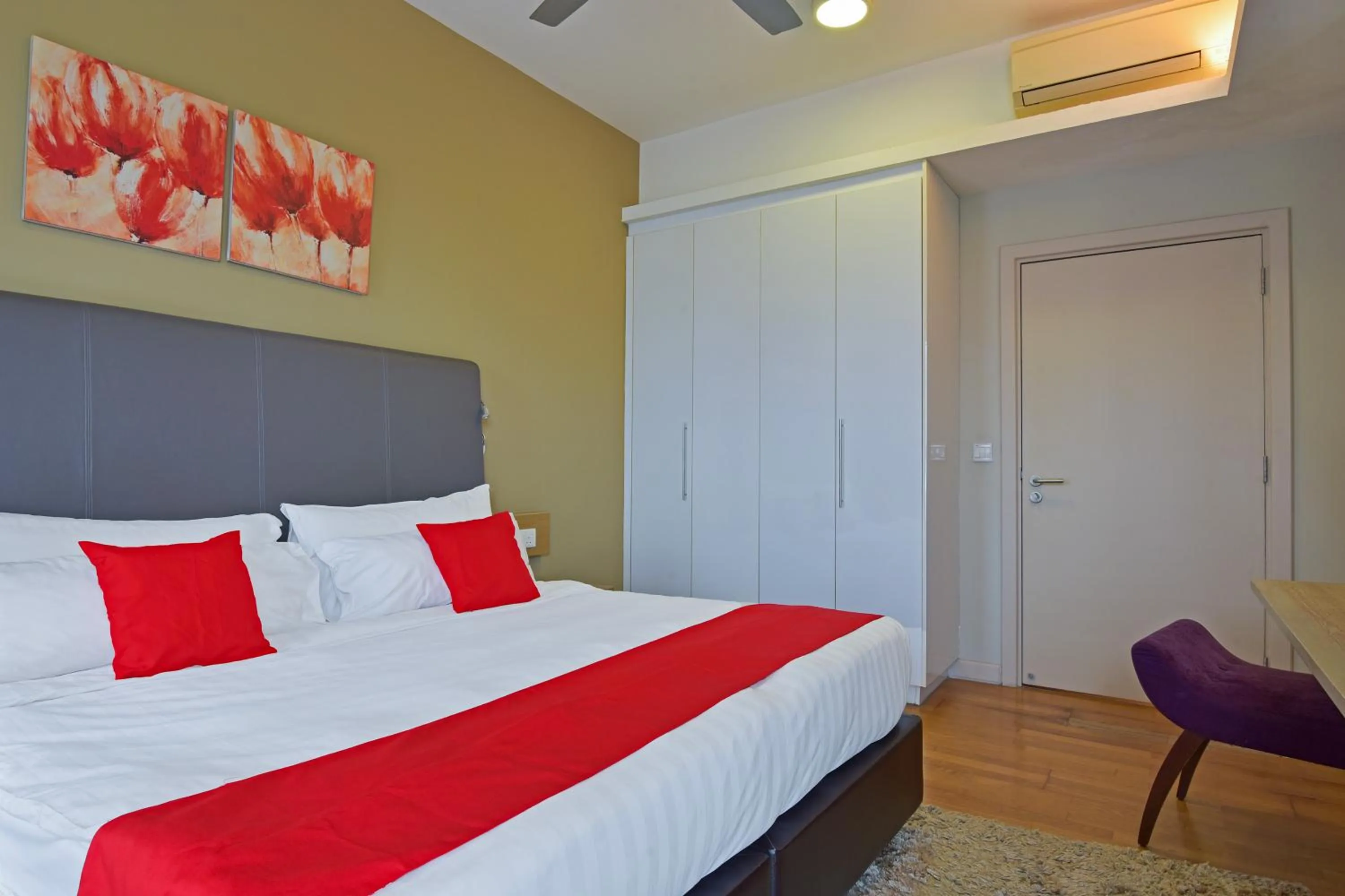 Photo of the whole room, Bed in Sunday Hotel Near Petronas Twin Tower Formerly Suasana Suites