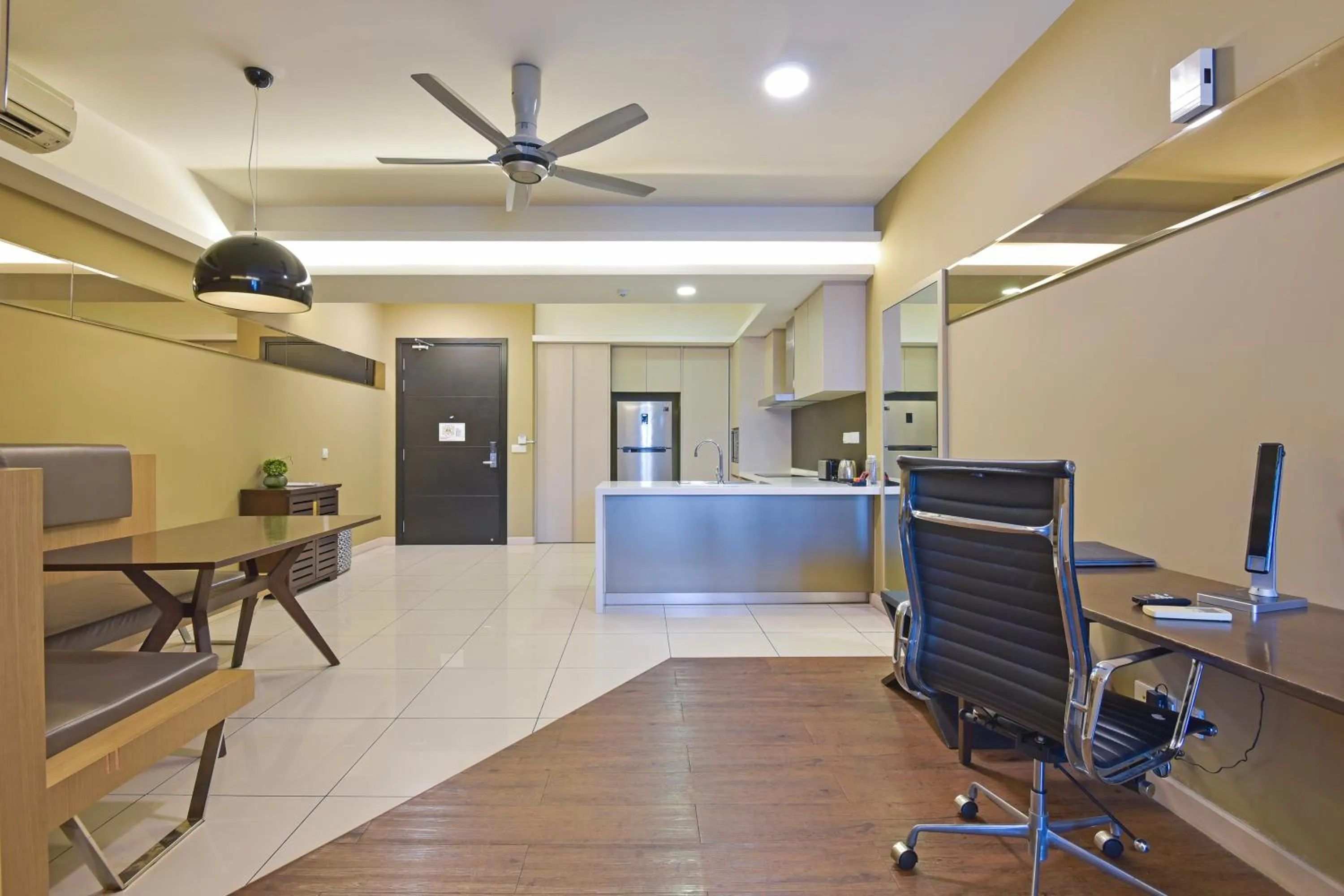 Living room in Sunday Hotel Near Petronas Twin Tower Formerly Suasana Suites