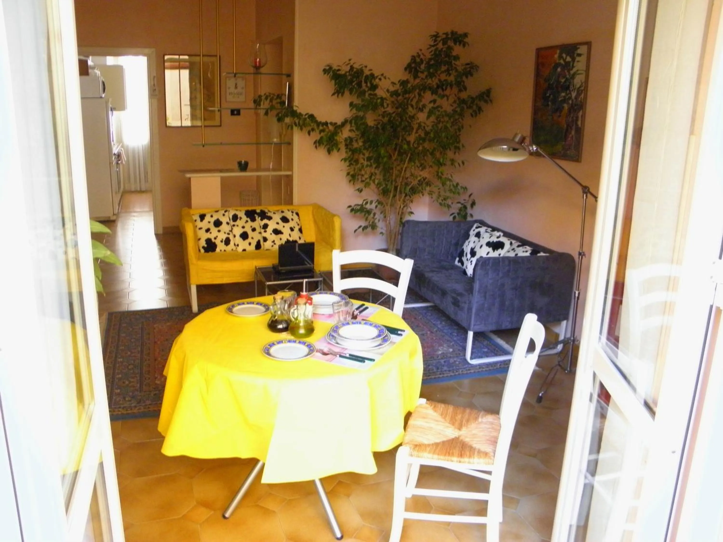 Library in Alfieri B&B