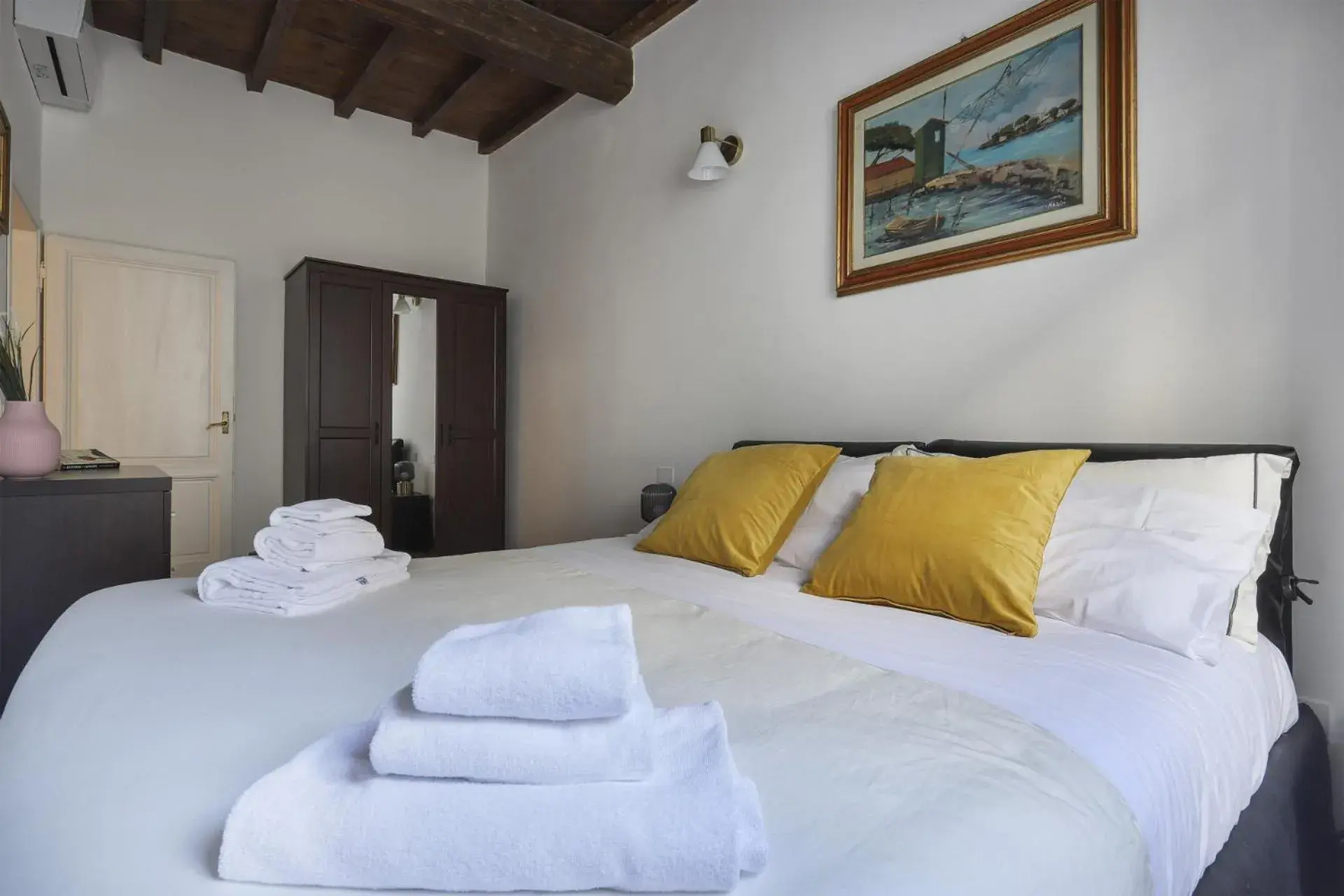 Family Apartment in Oltrarno Florence Family Apartment in Oltrarno Florence