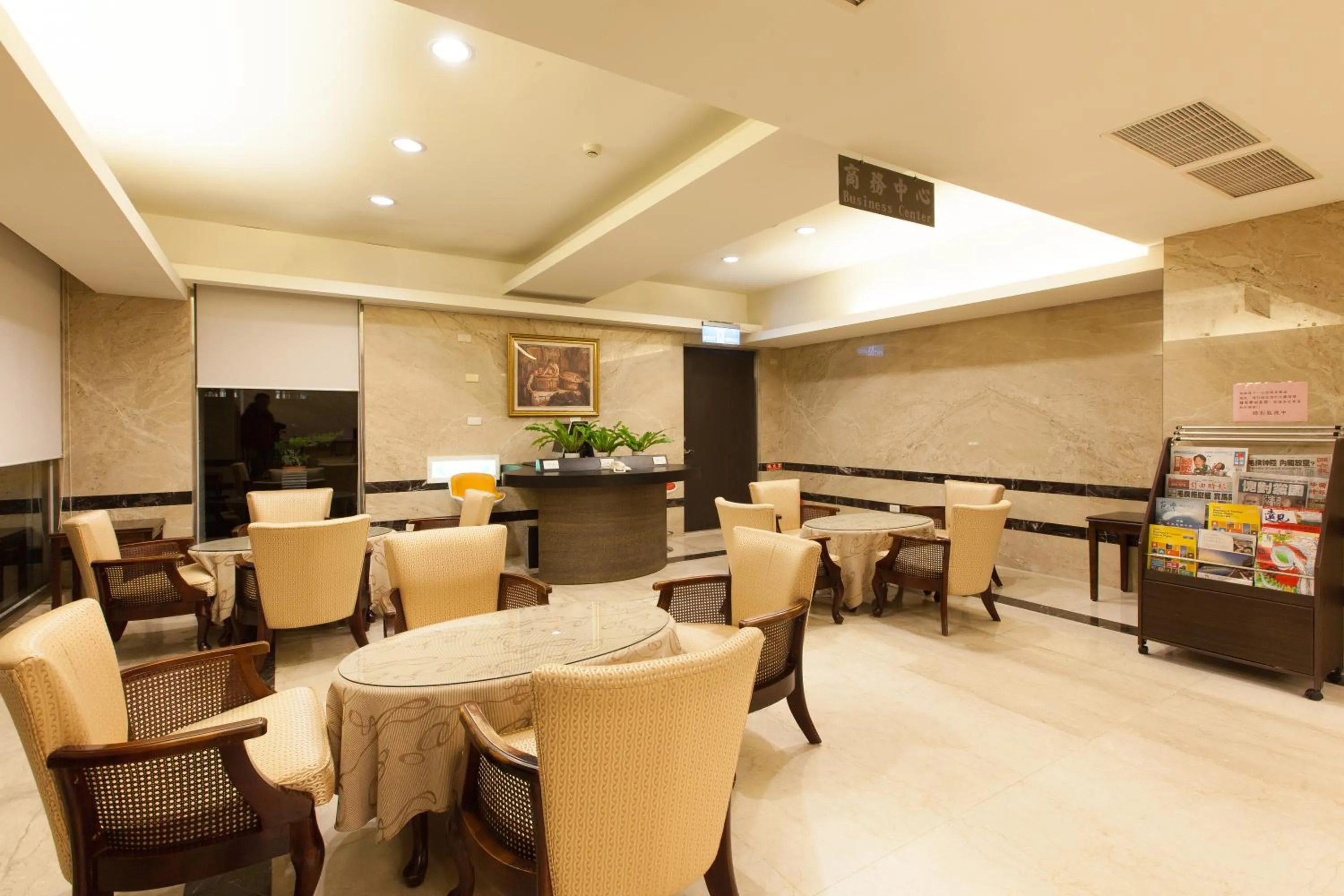 Communal lounge/ TV room in F Hotel - Chiayi