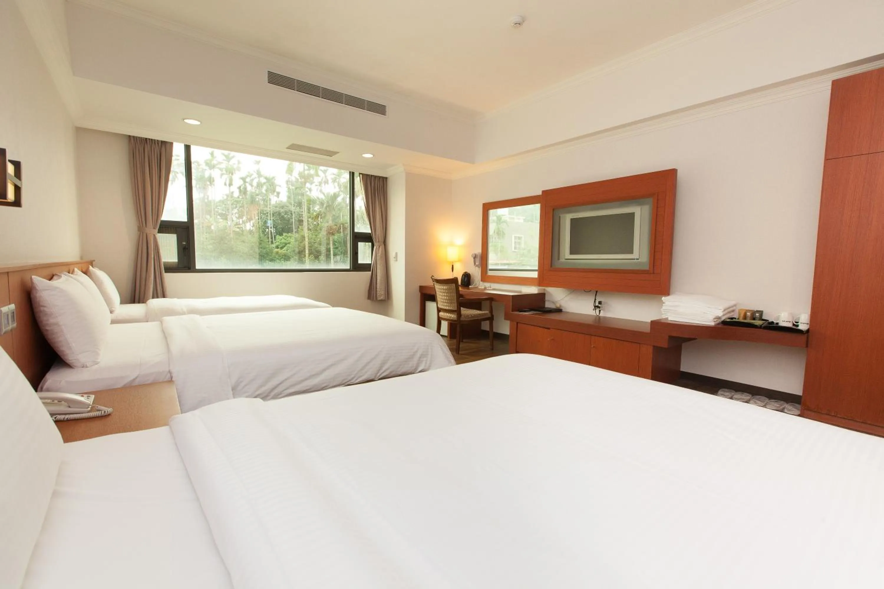 Day, Bed in F Hotel - Chiayi