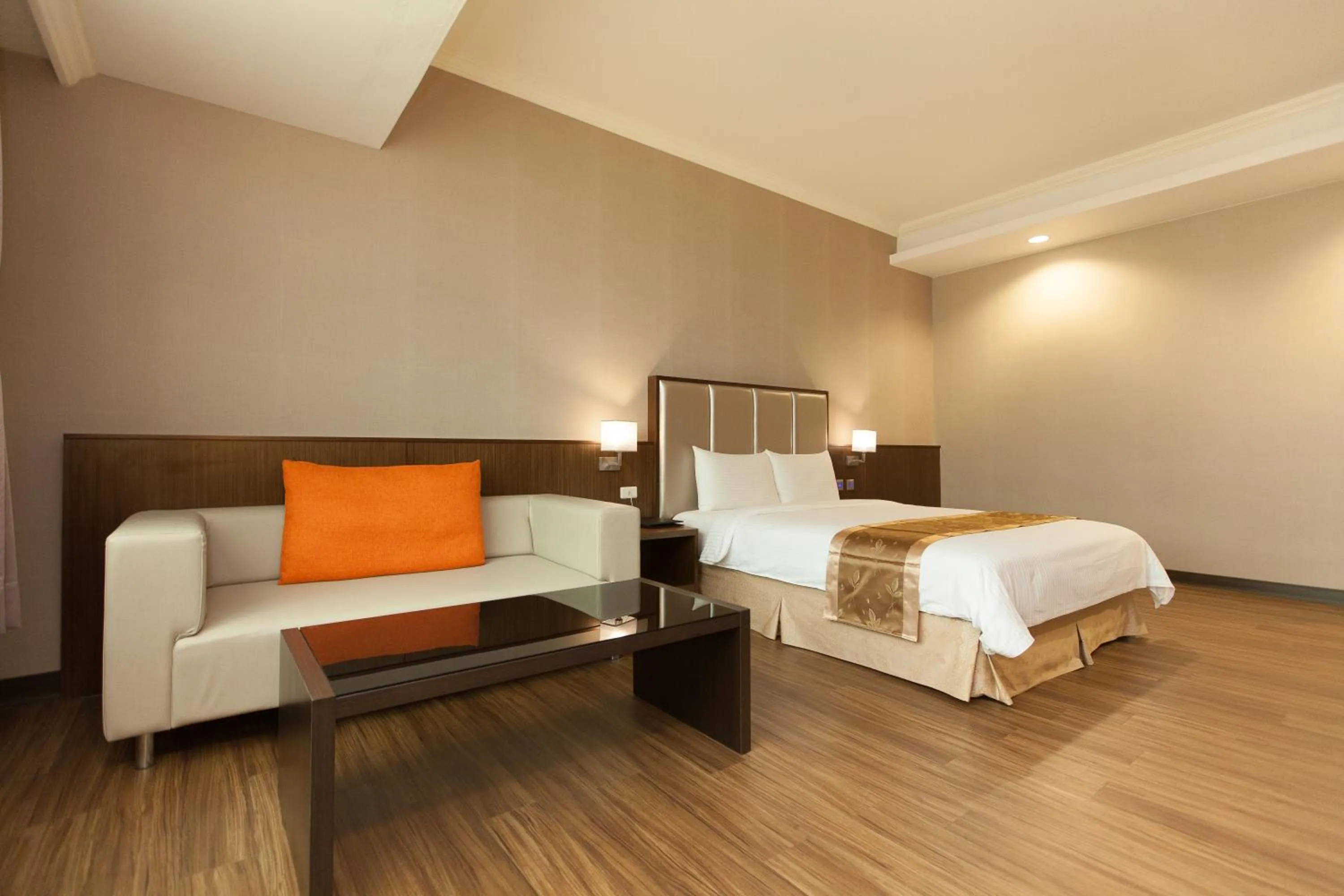 Photo of the whole room, Bed in F Hotel - Chiayi