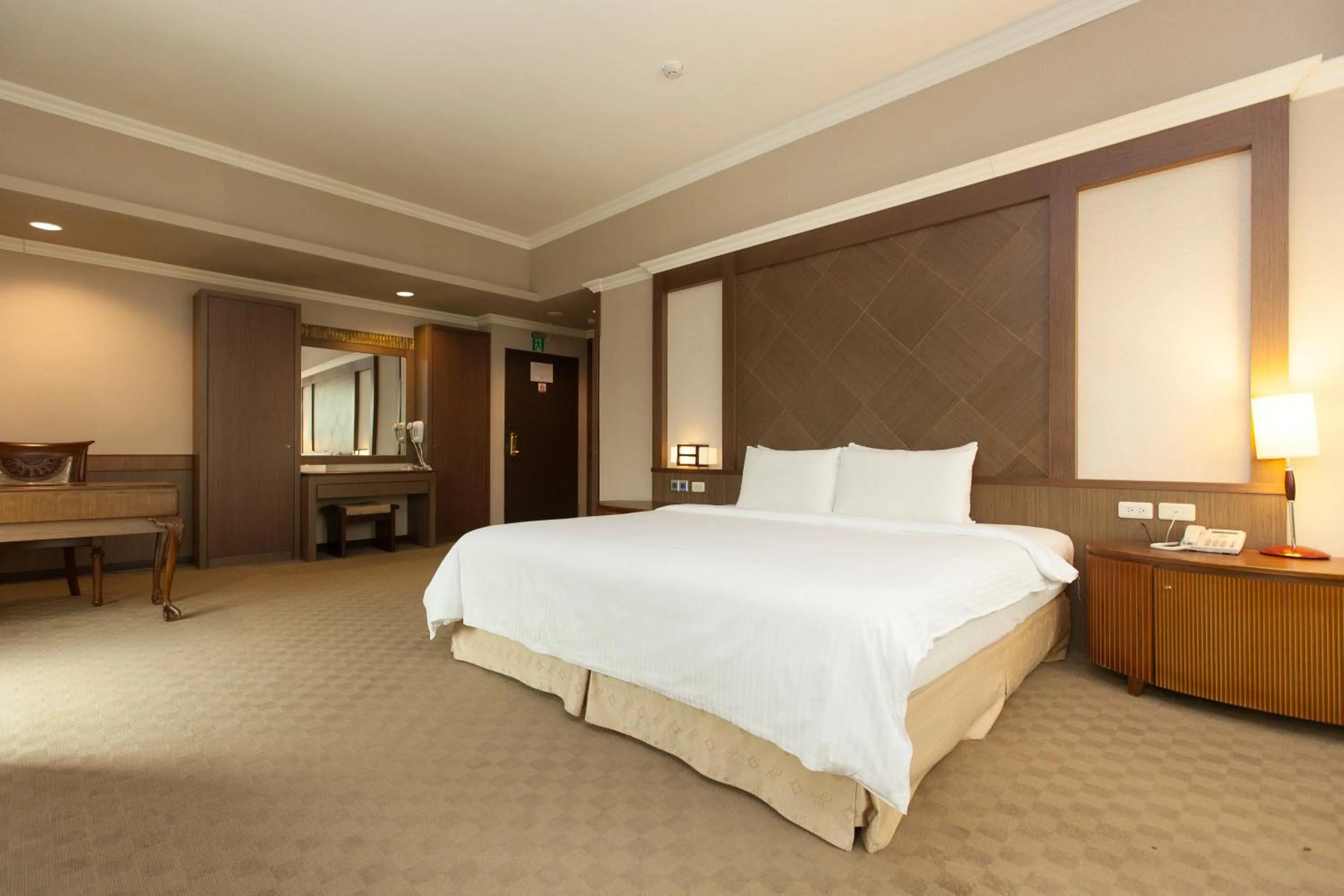 Photo of the whole room, Bed in F Hotel - Chiayi