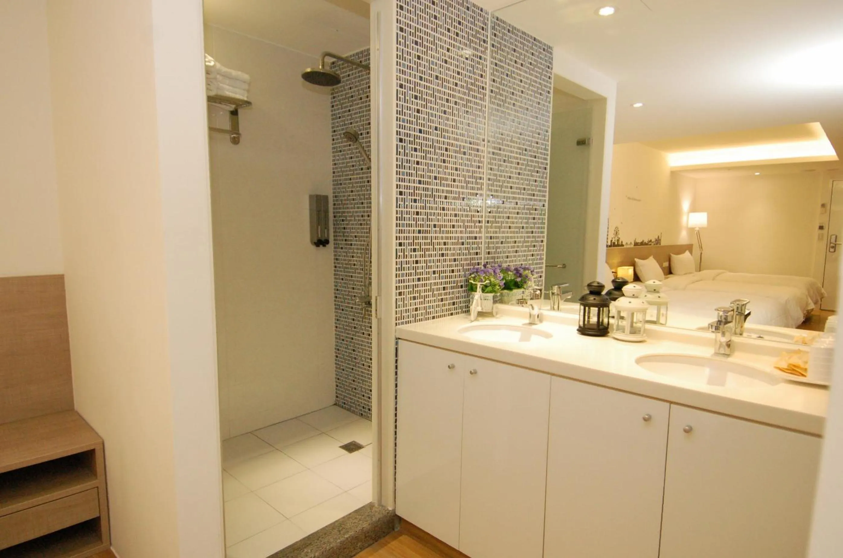 Bathroom in Season 5 Inn