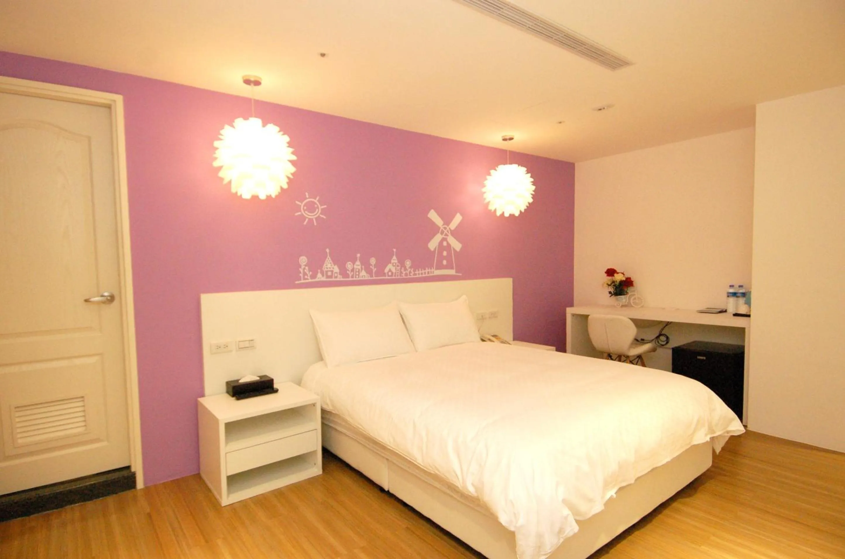 Bedroom, Bed in Season 5 Inn