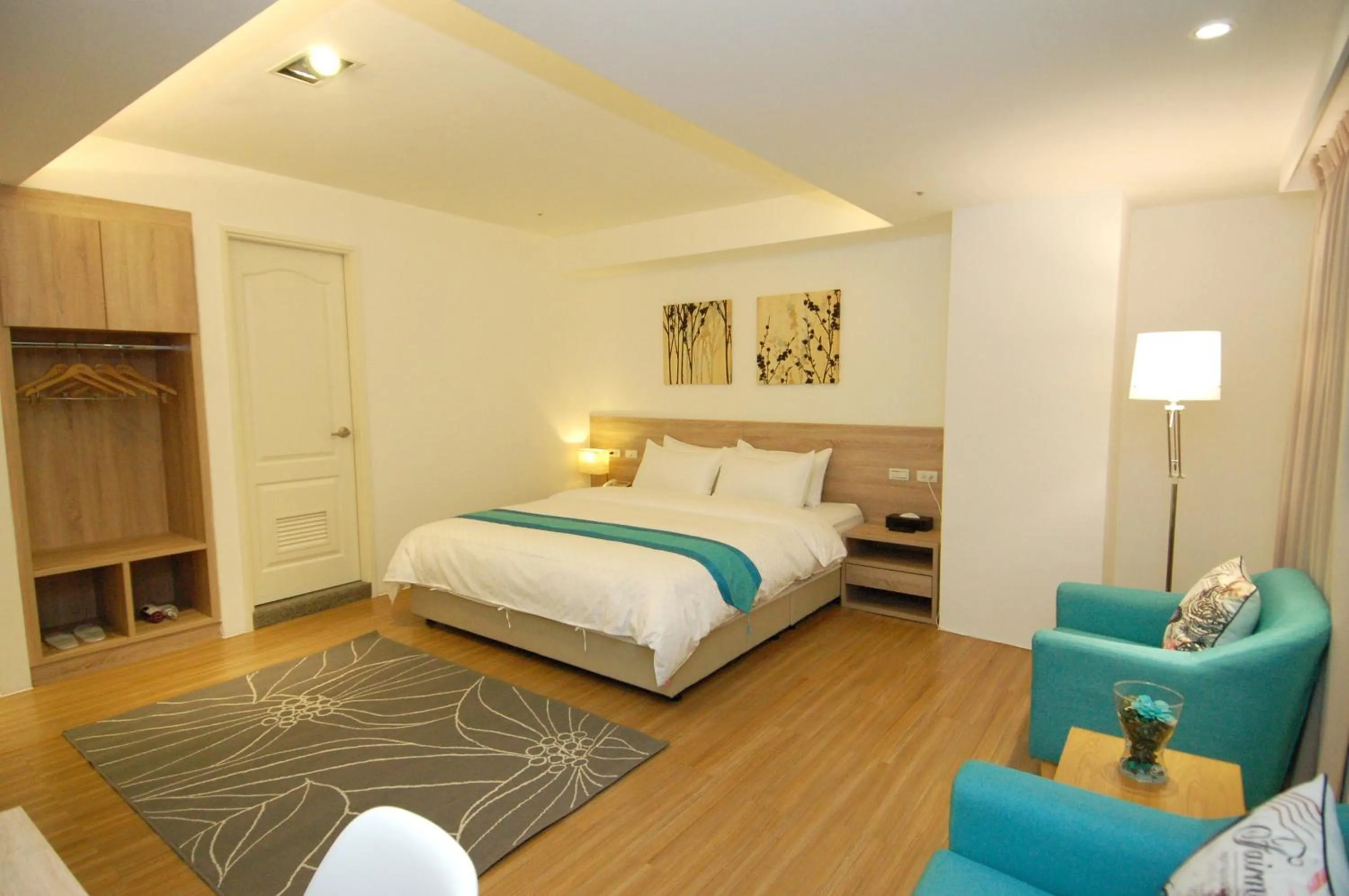 Bedroom, Bed in Season 5 Inn