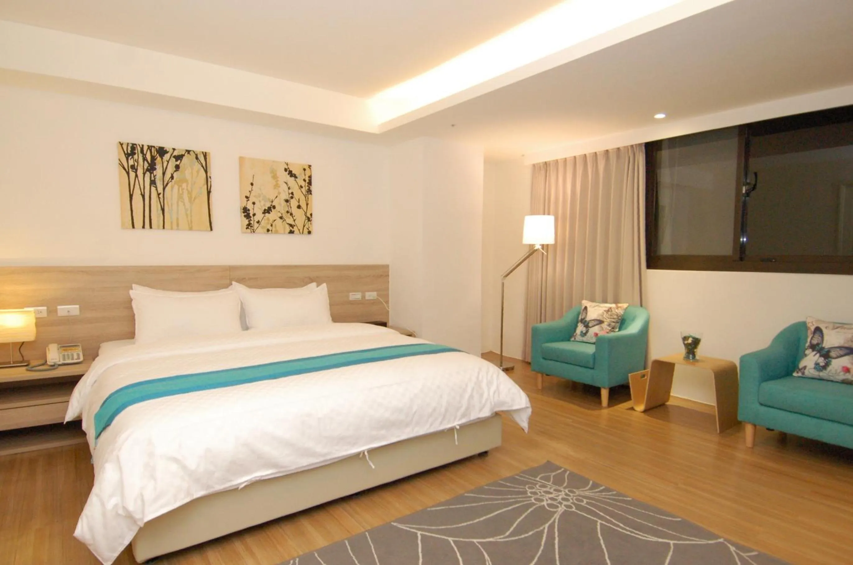 Bedroom, Bed in Season 5 Inn