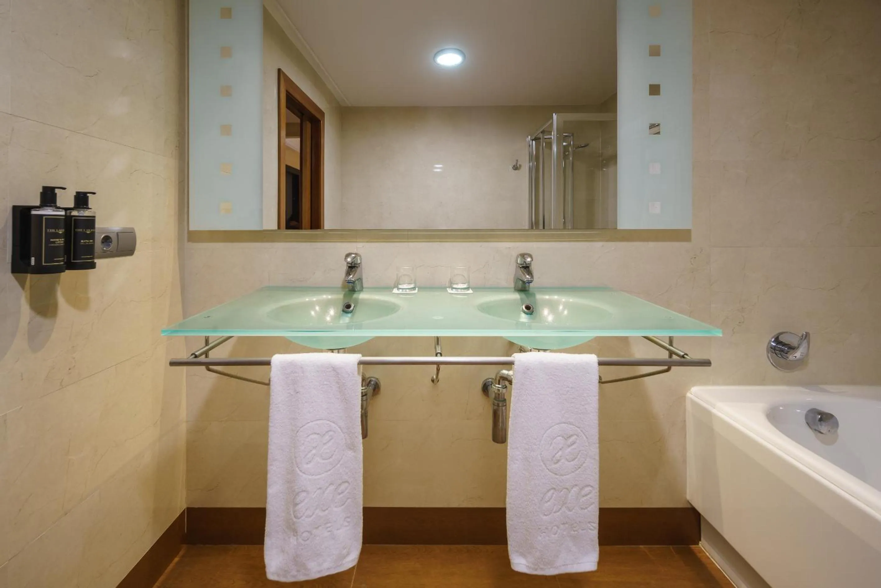 Bathroom in Exe Almería Centro