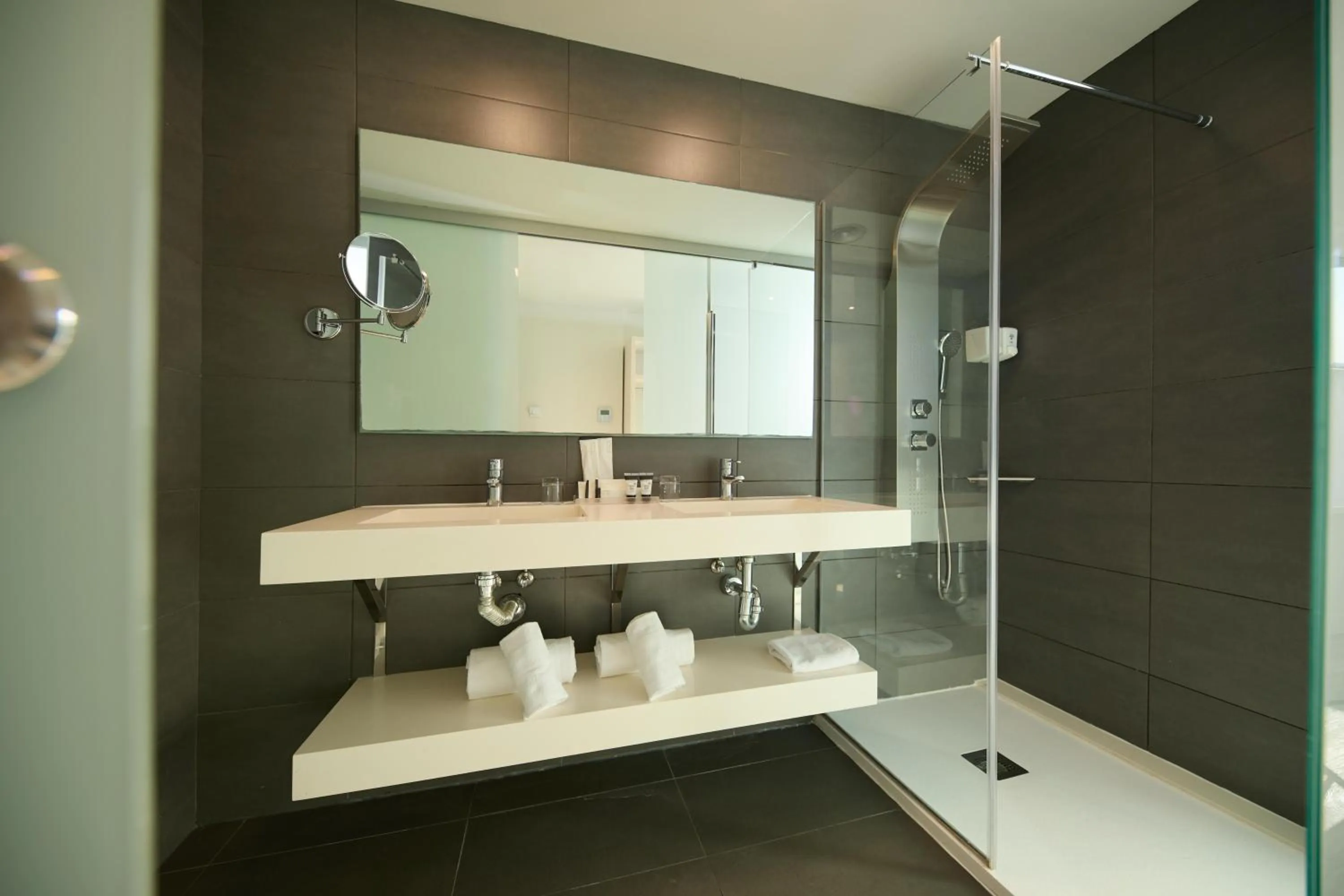 Bathroom in 1881 Barcelona Gran Rosellon Hotel