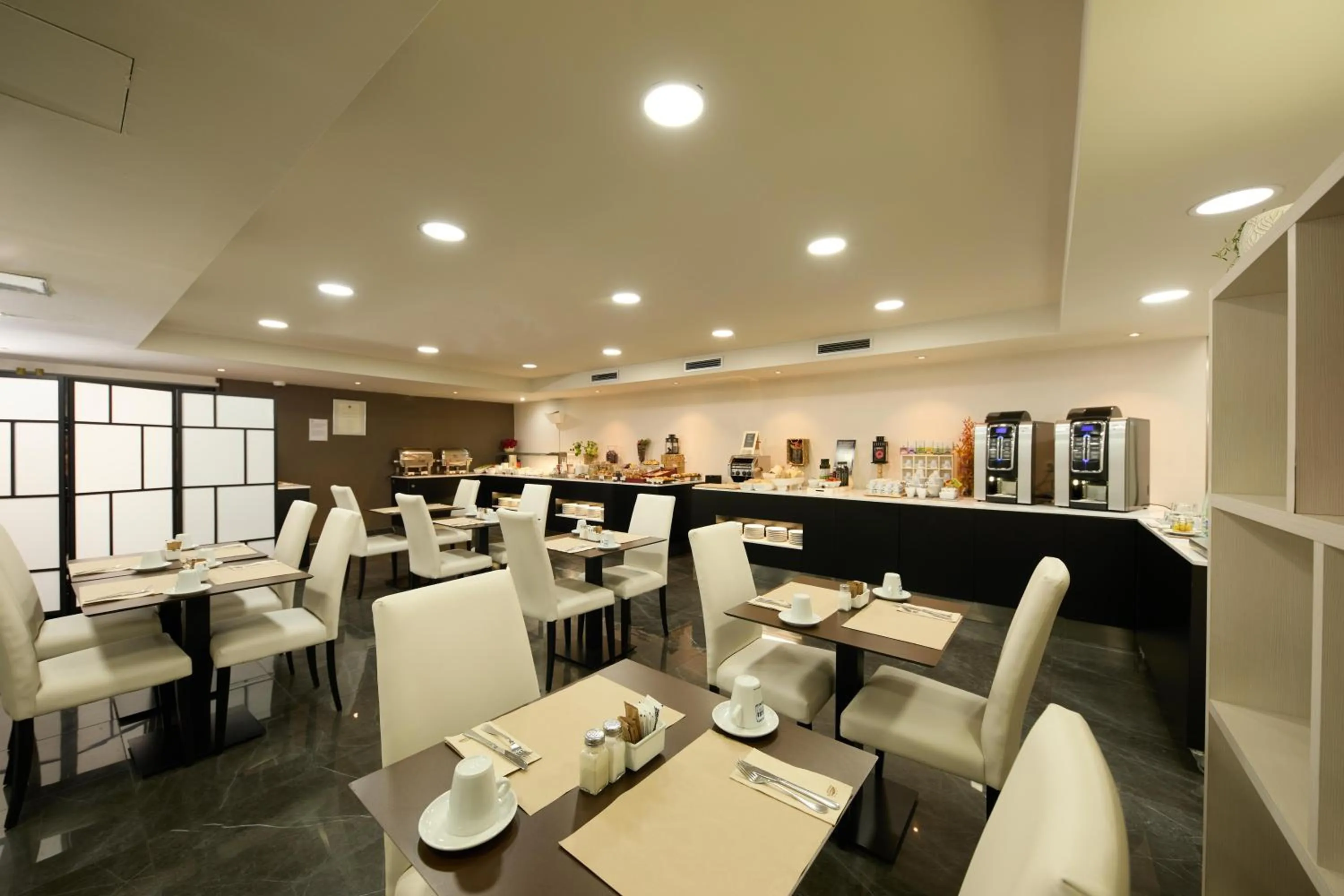 Restaurant/places to eat in 1881 Barcelona Gran Rosellon Hotel