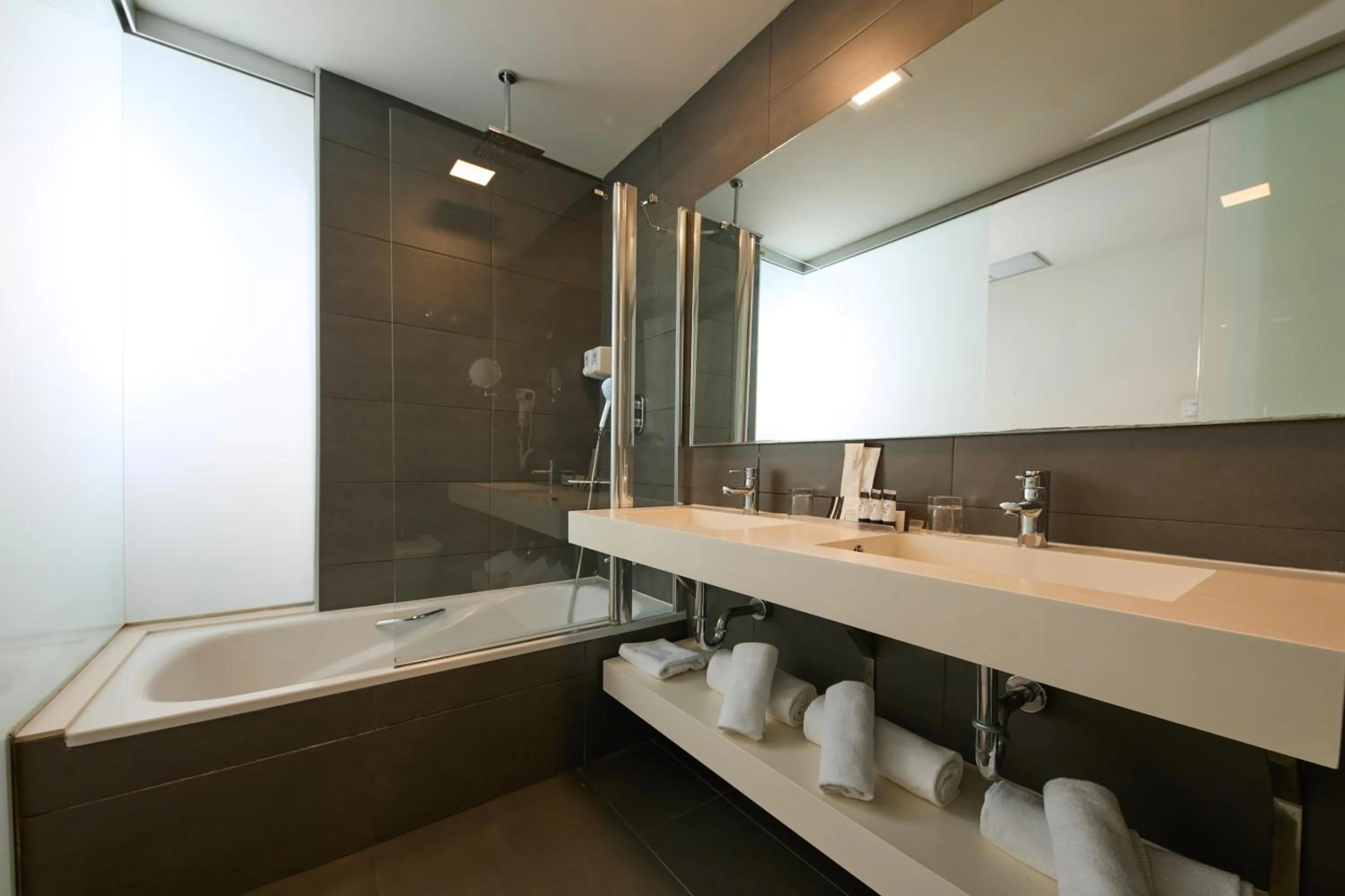 Bathroom in 1881 Barcelona Gran Rosellon Hotel