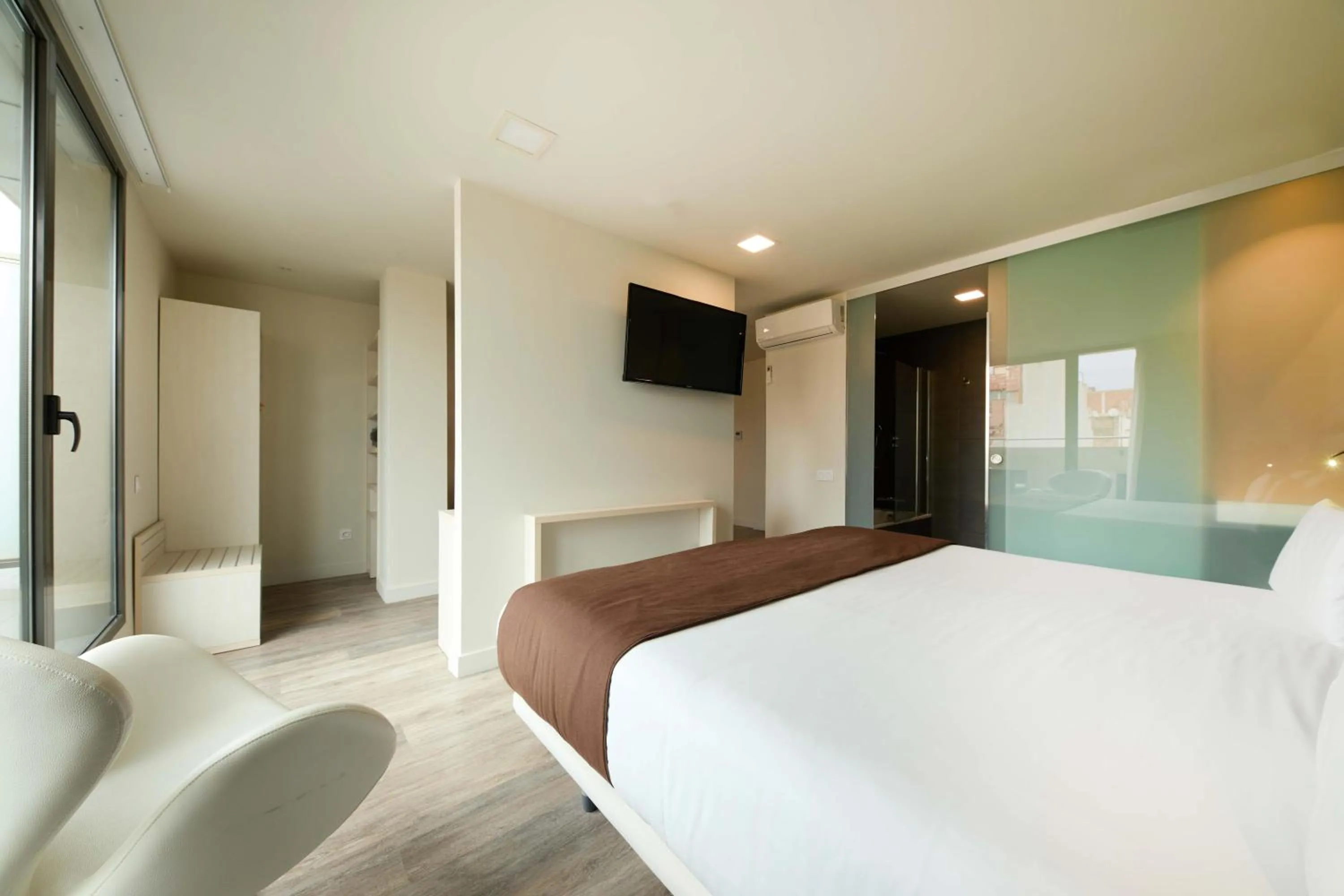 Photo of the whole room, Bed in 1881 Barcelona Gran Rosellon Hotel