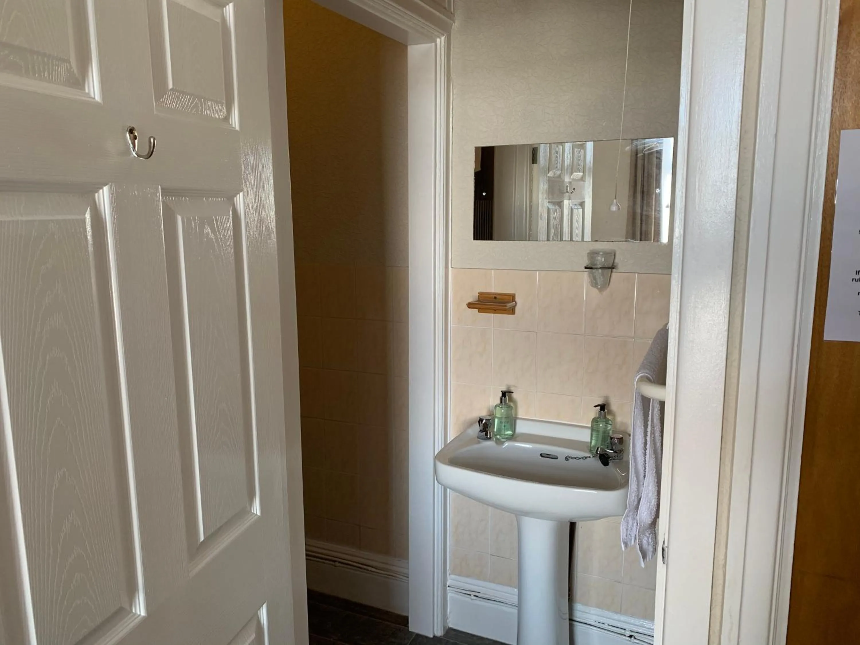 Bathroom in Sharn Bek Hotel