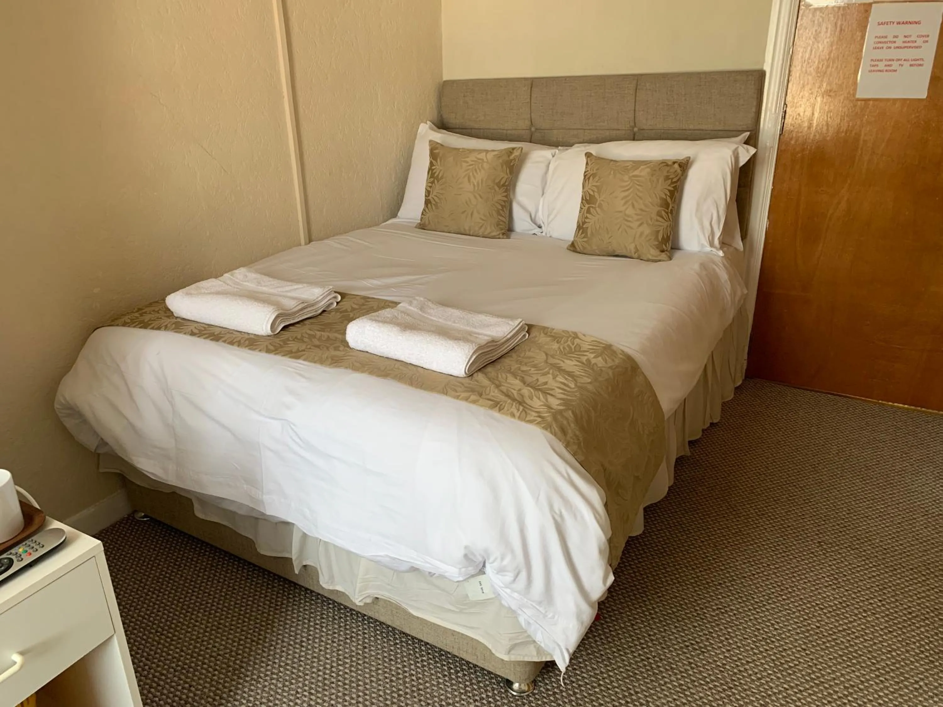 Bed in Sharn Bek Hotel