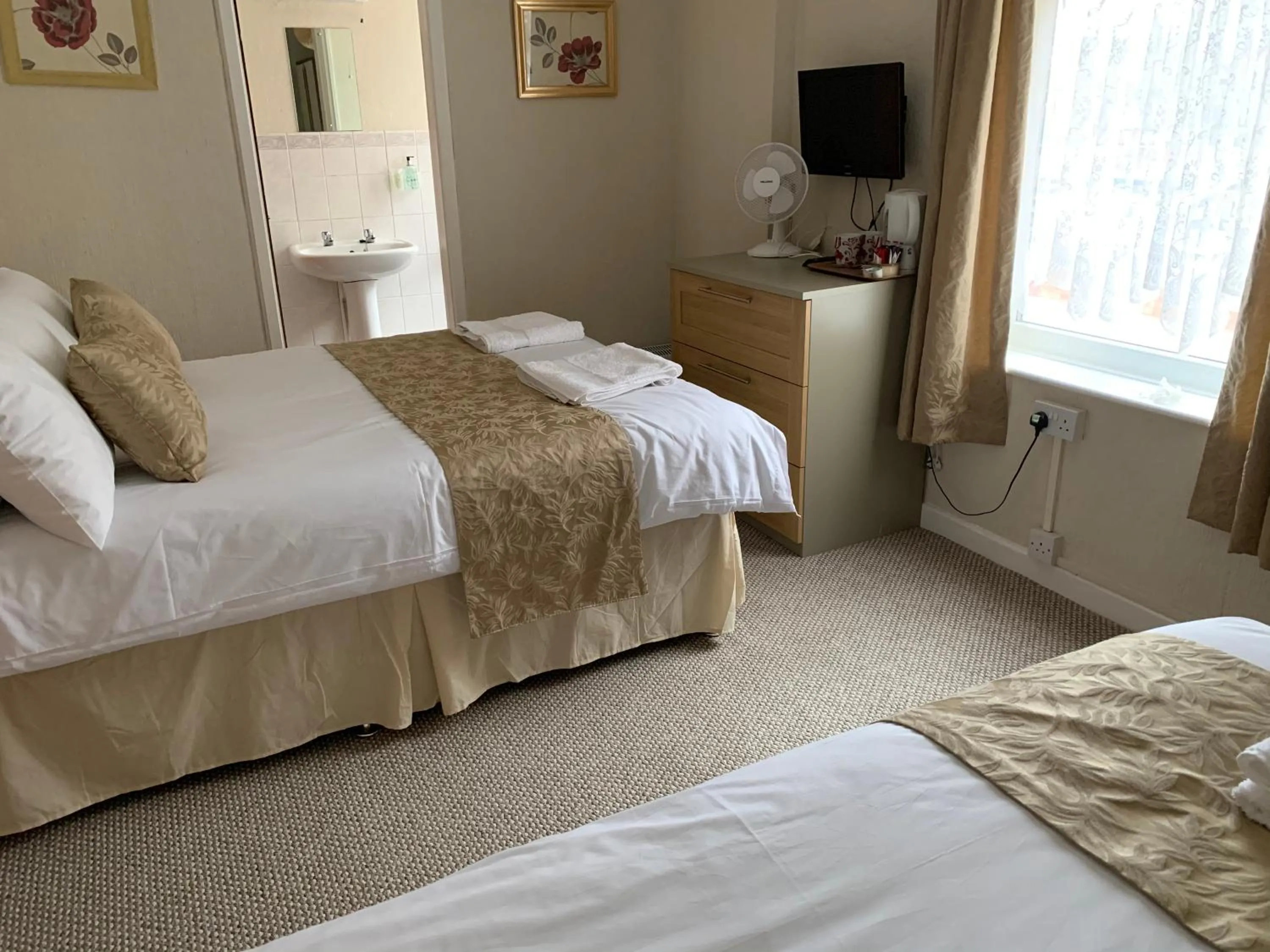 Bed in Sharn Bek Hotel