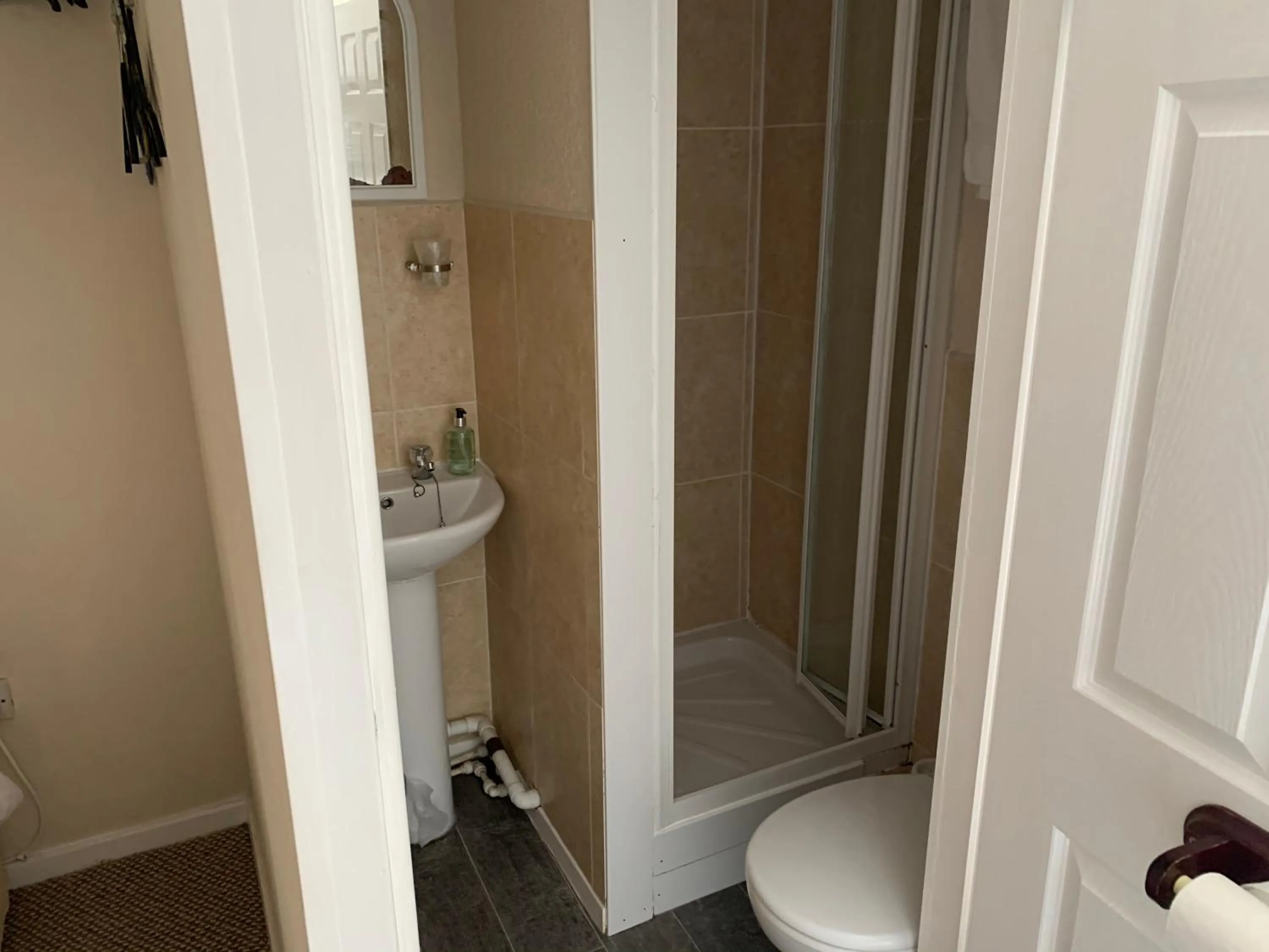 Shower in Sharn Bek Hotel