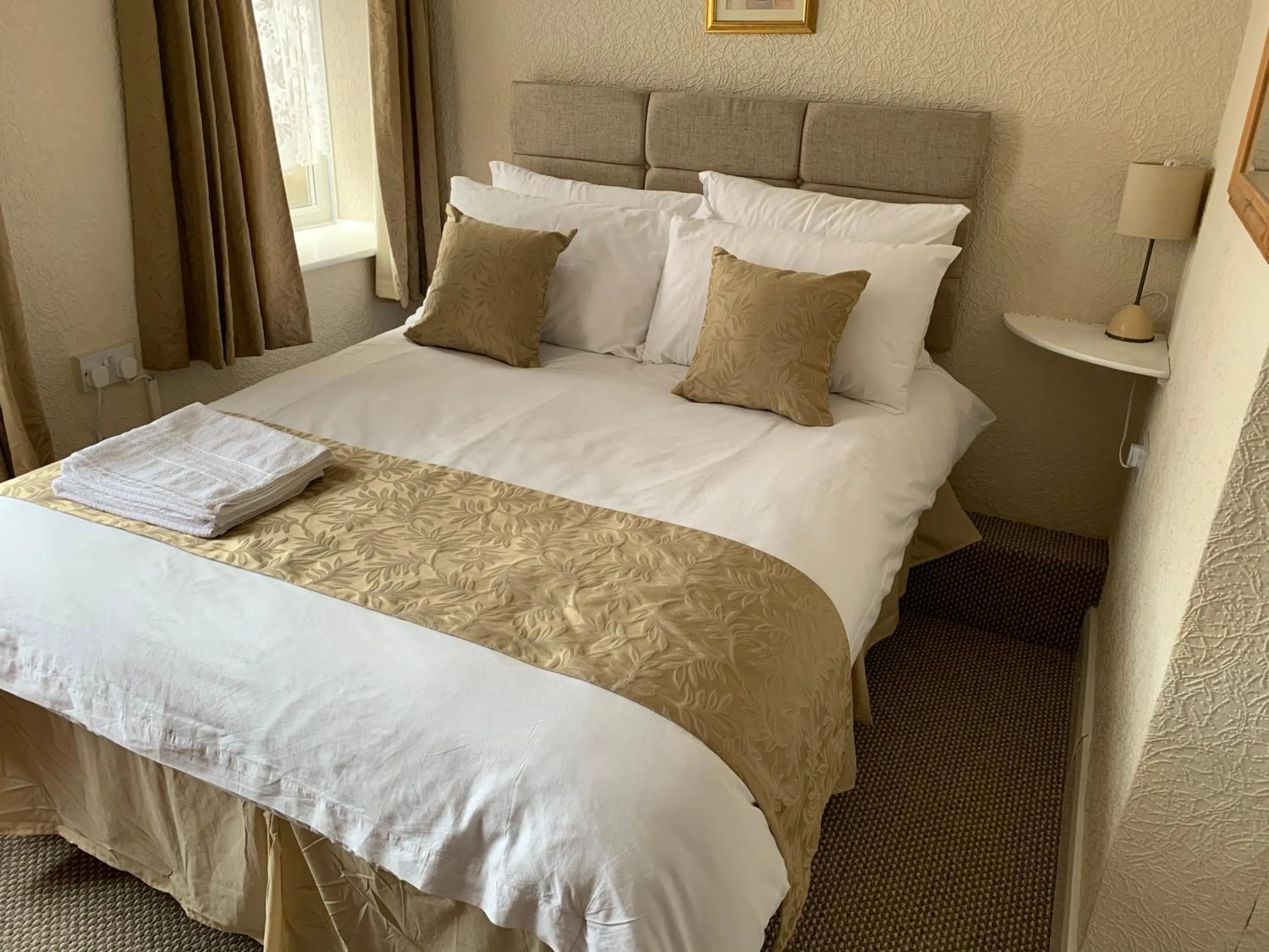 Bed in Sharn Bek Hotel