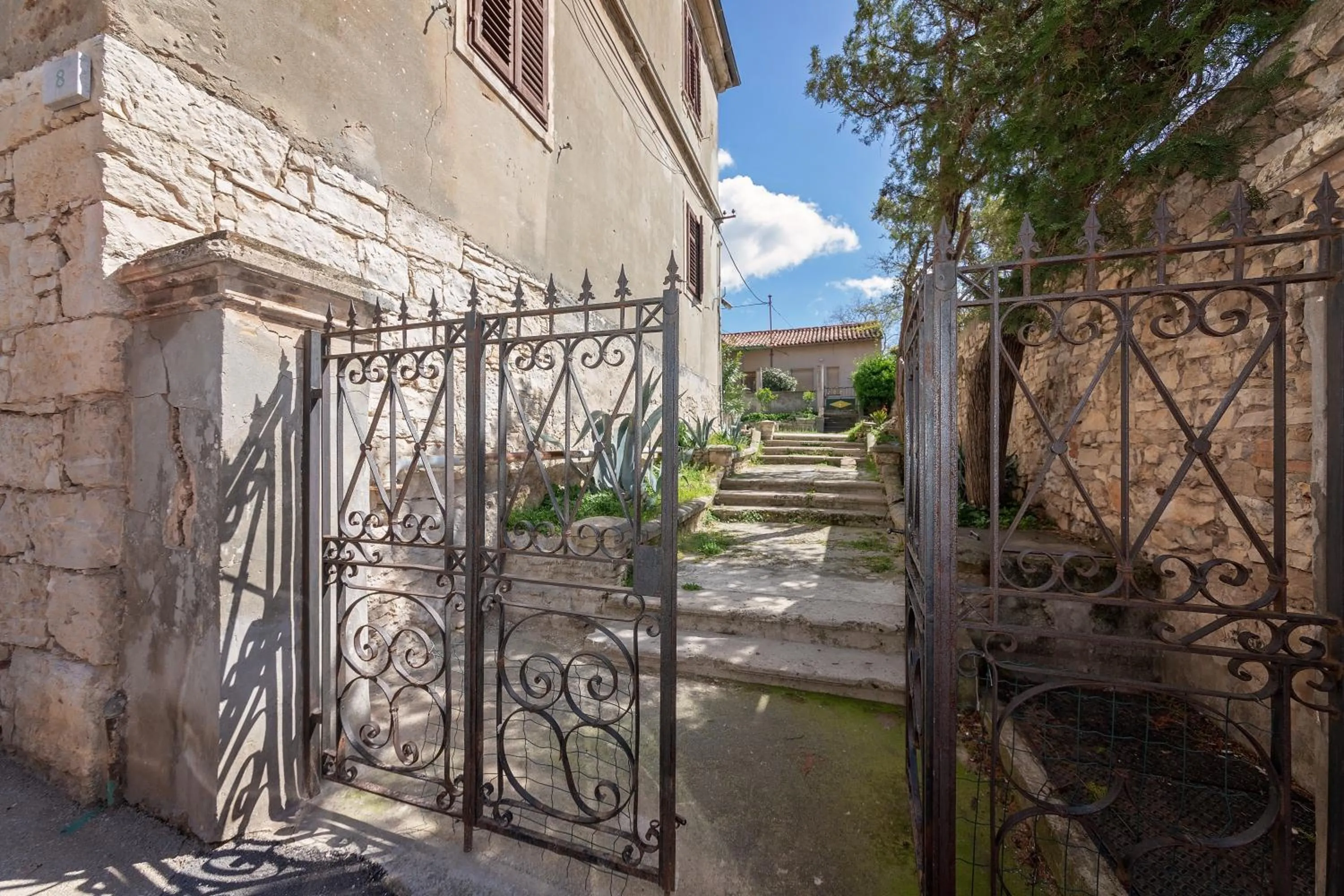 Facade/entrance in Apartment Arena