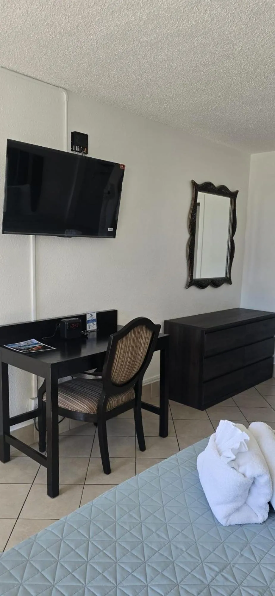 Bedroom in Travelsuites Hotel