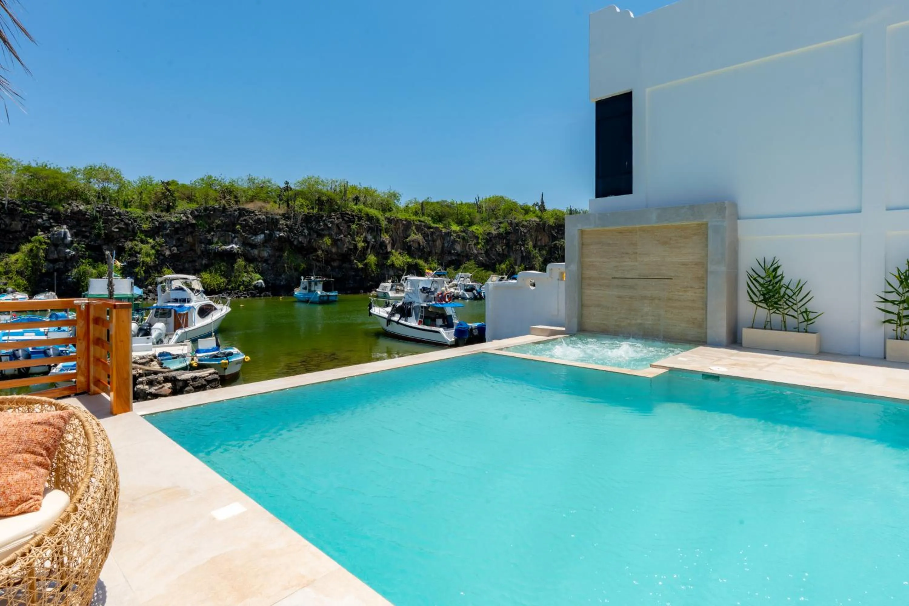 Swimming pool in El Barranco Galapagos