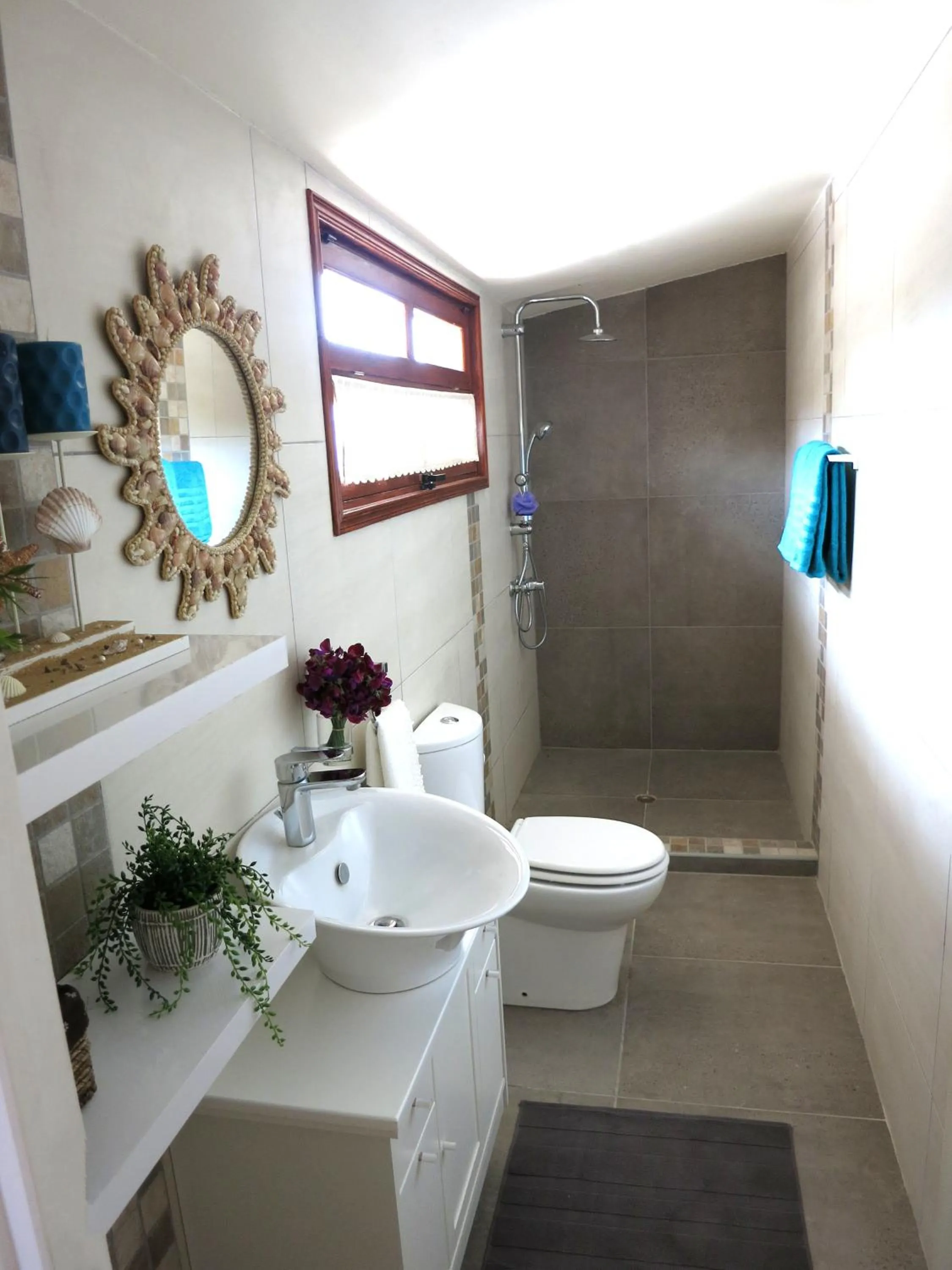 Shower in Simona Stone House