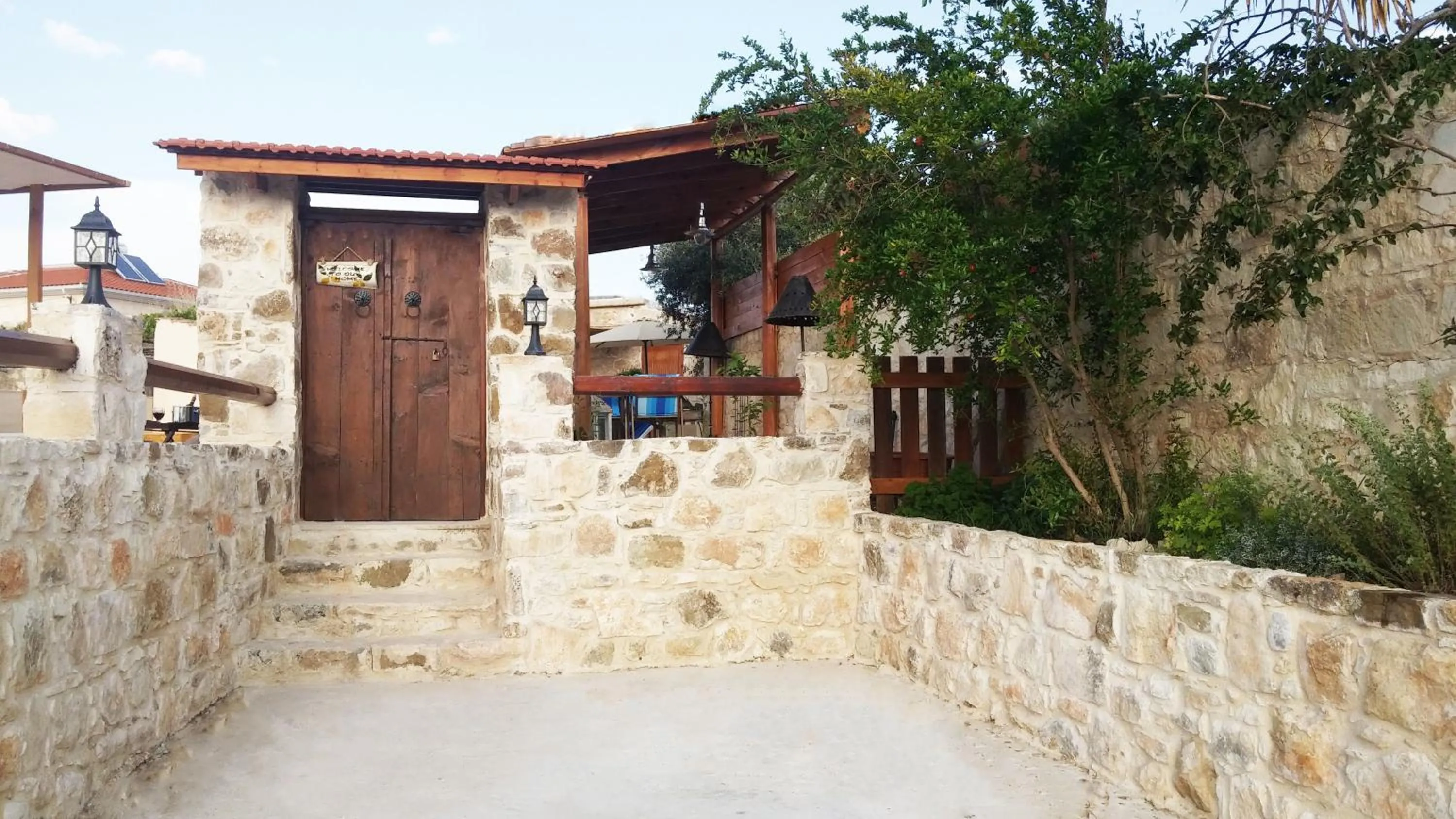 Facade/entrance in Simona Stone House