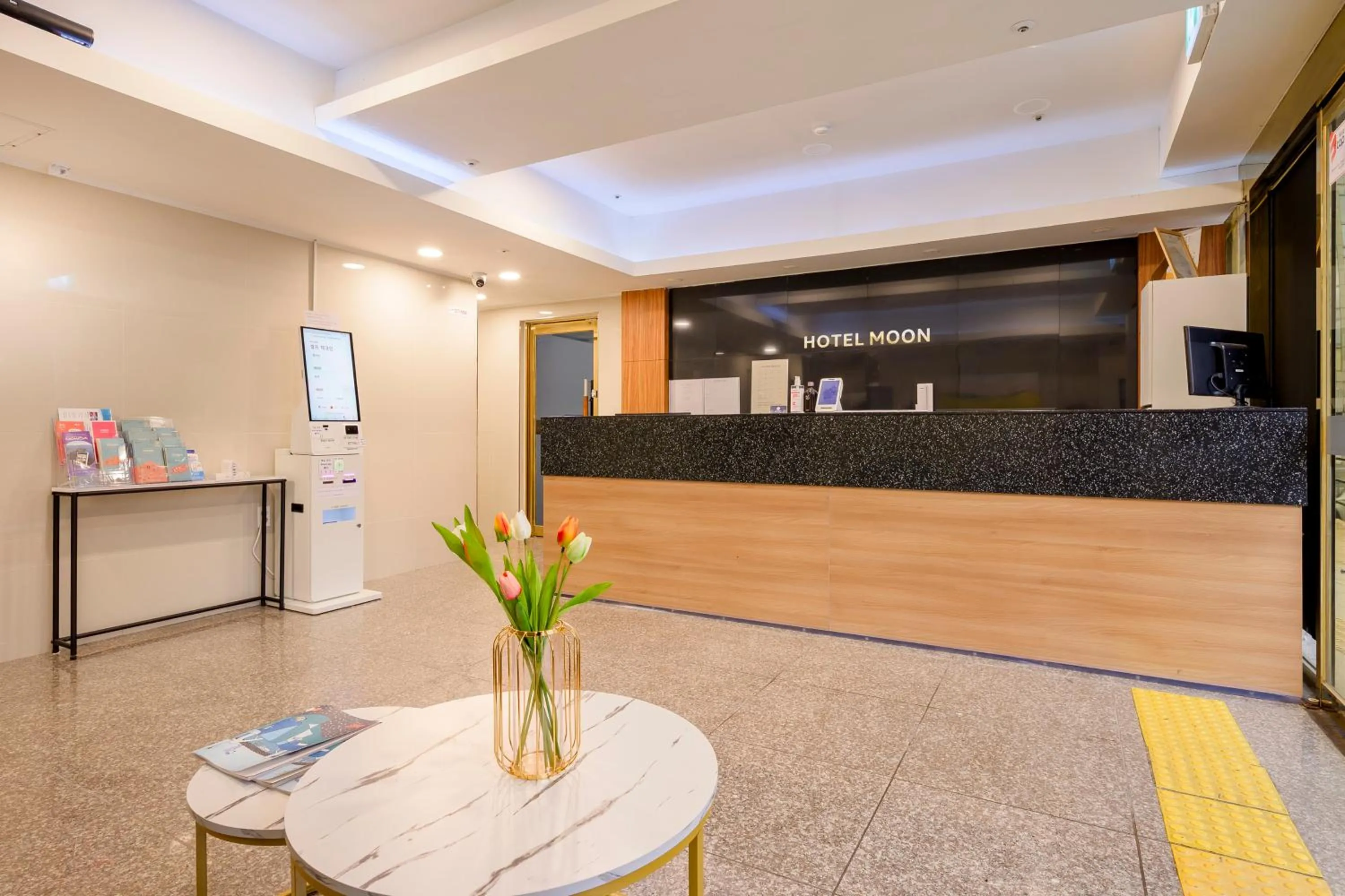 Lobby or reception in Hotel Moon