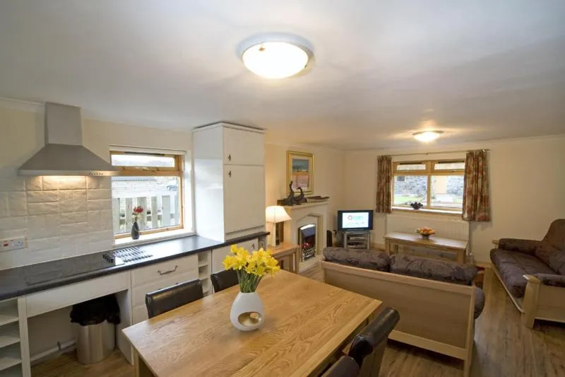Dining area in Clan Cottages Luxury Thatched Retreat near Oban