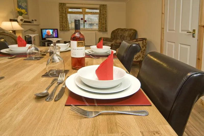 Dining area in Clan Cottages Luxury Thatched Retreat near Oban