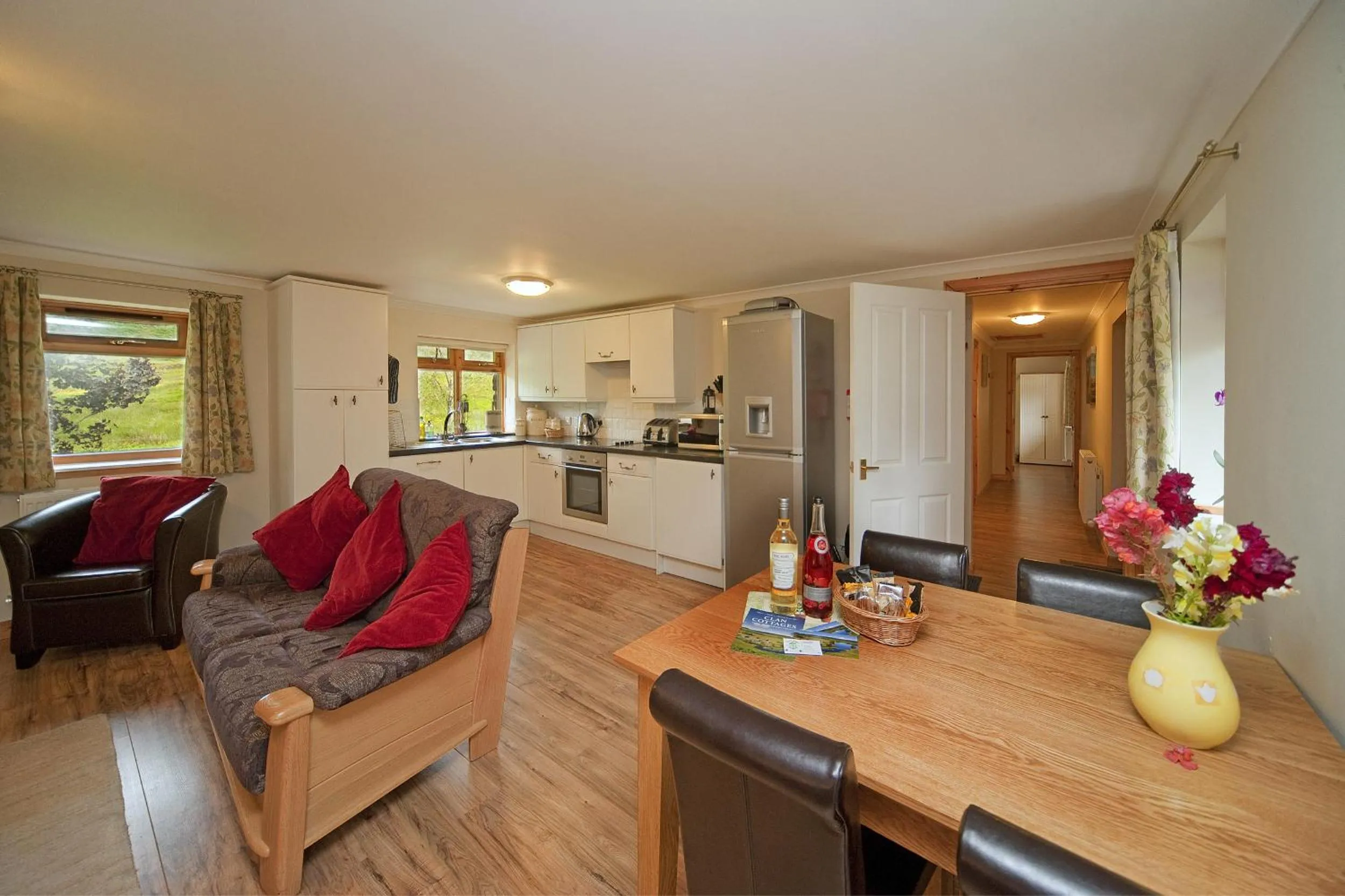 Dining area in Clan Cottages Luxury Thatched Retreat near Oban