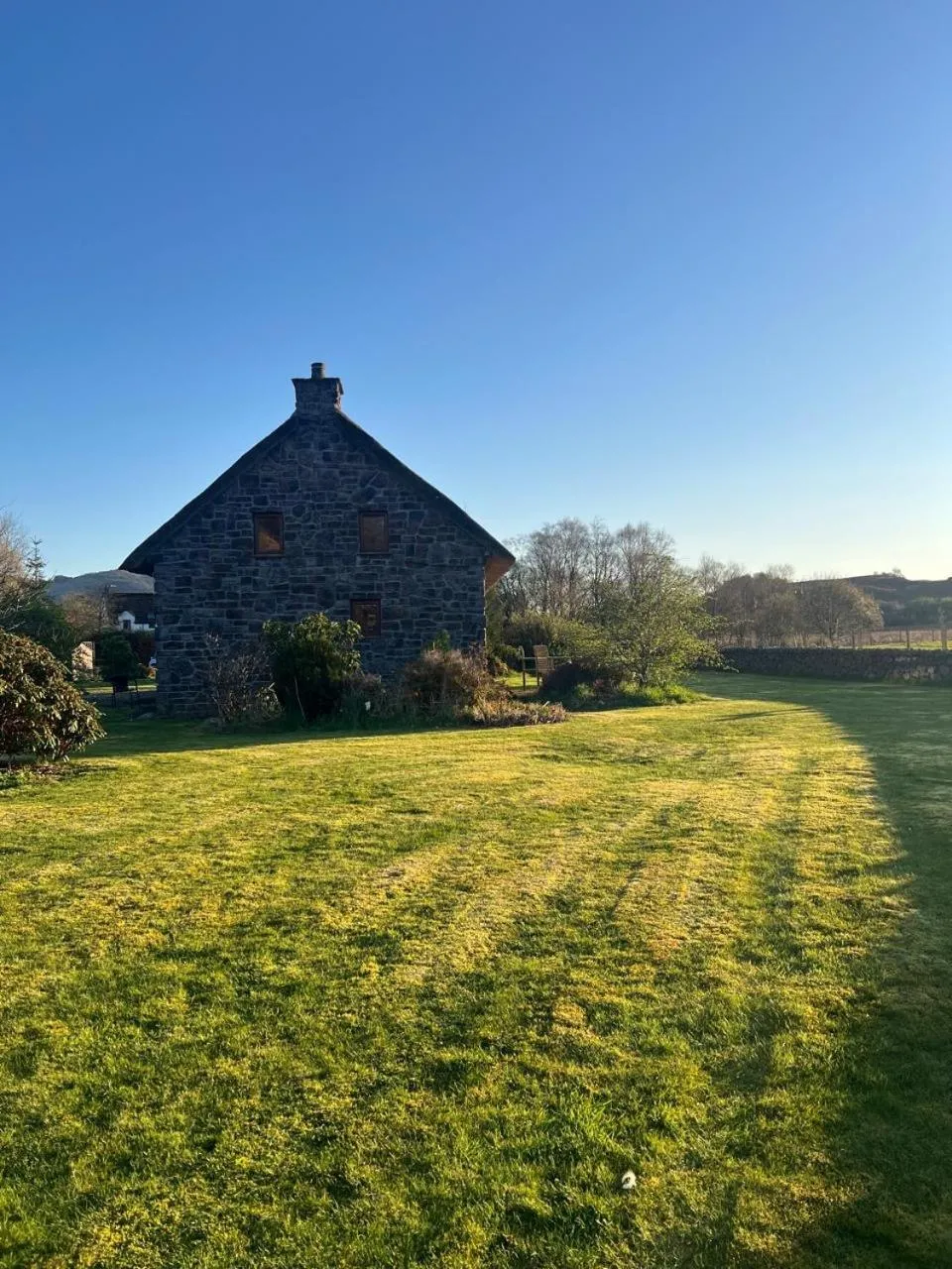 Garden in Clan Cottages Luxury Thatched Retreat near Oban