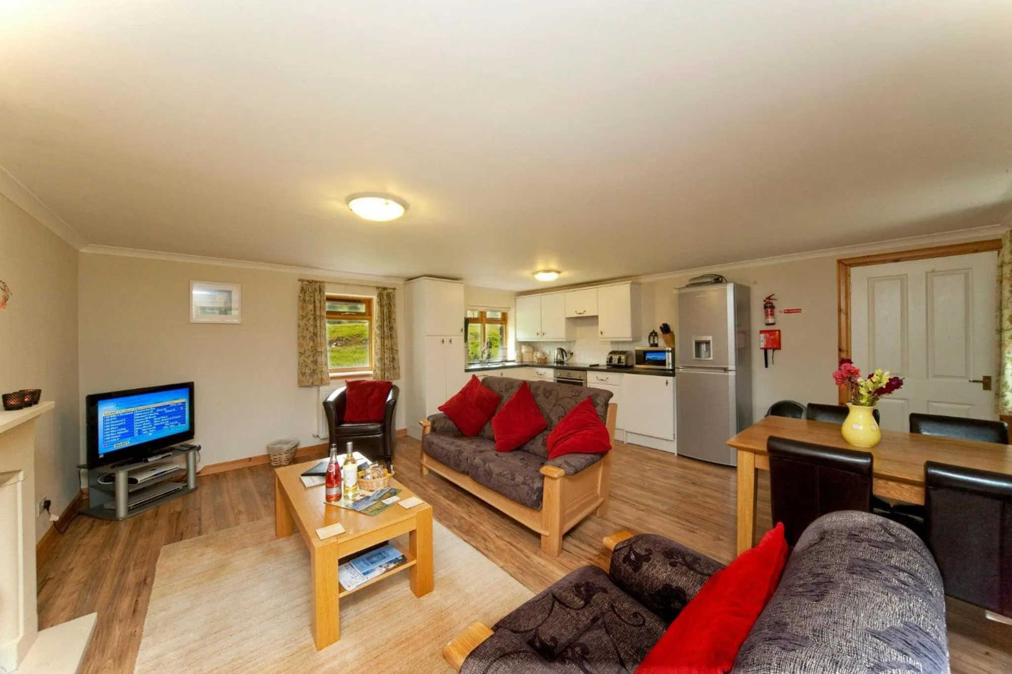 Living room in Clan Cottages Luxury Thatched Retreat near Oban