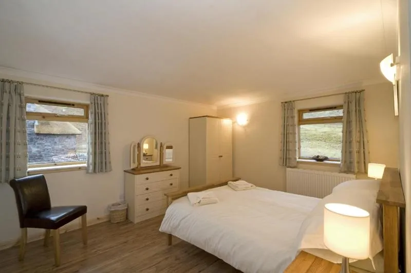 Photo of the whole room, Bed in Clan Cottages Luxury Thatched Retreat near Oban