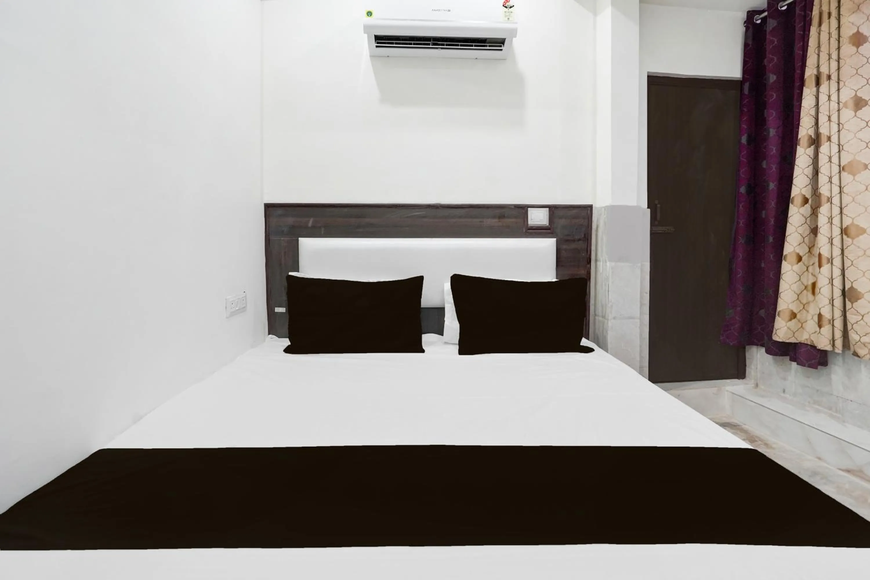 Bedroom, Bed in Hotel O AB Rooms
